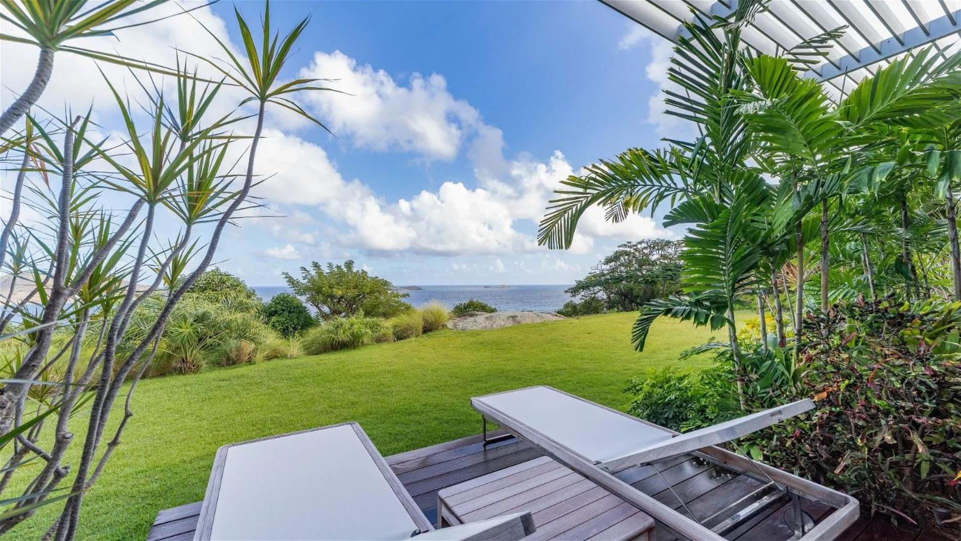 Luxurious Oceanfront Villa in Anse Des Cayes