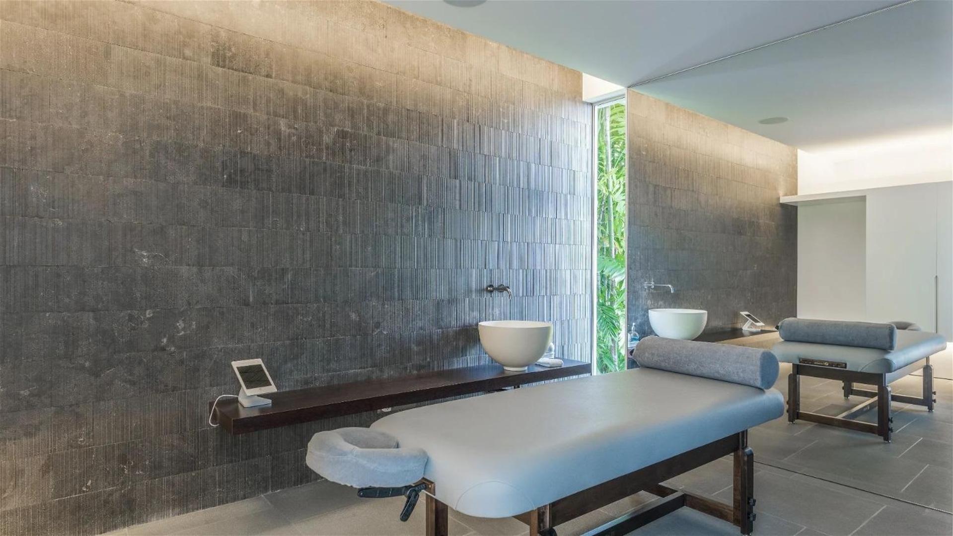 Luxurious Oceanfront Villa in Anse Des Cayes