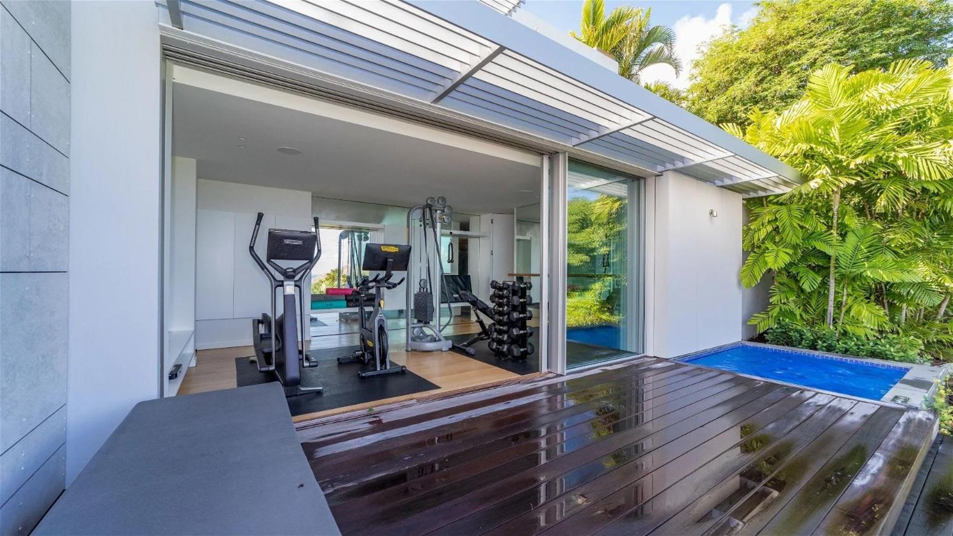 Luxurious Oceanfront Villa in Anse Des Cayes