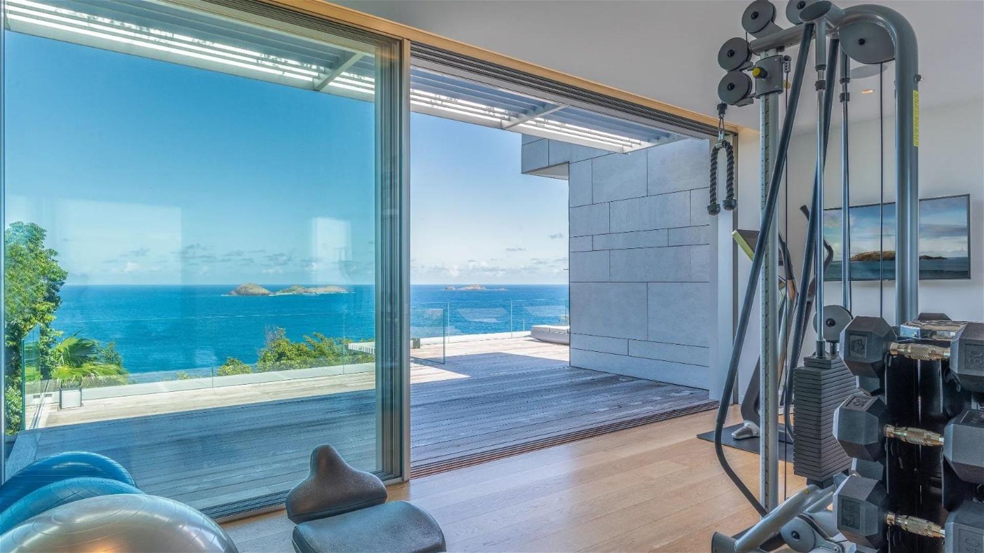 Luxurious Oceanfront Villa in Anse Des Cayes