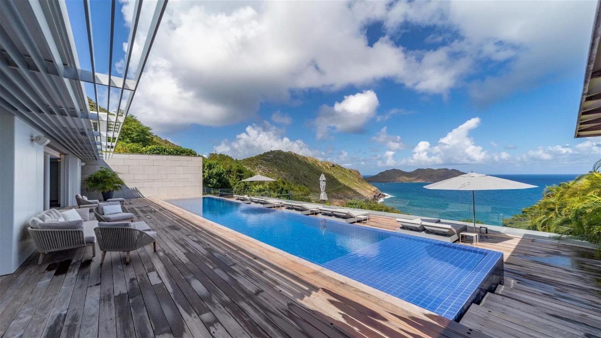 Luxurious Oceanfront Villa in Anse Des Cayes