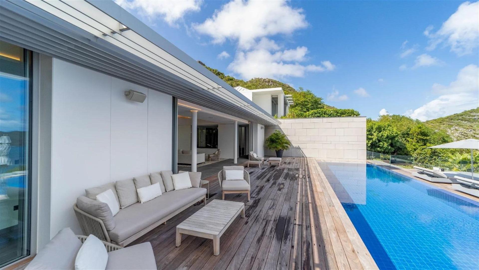 Luxurious Oceanfront Villa in Anse Des Cayes
