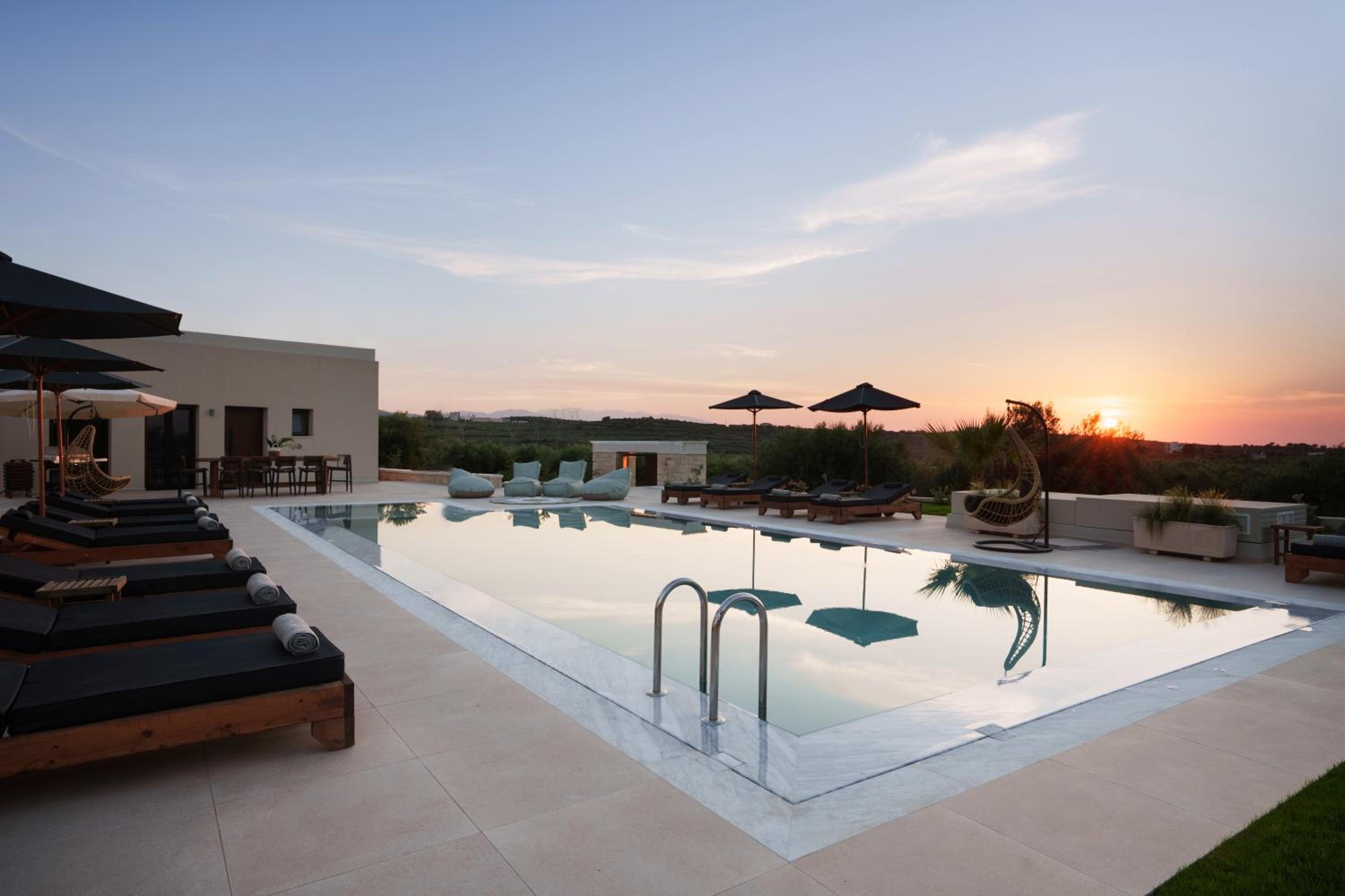 Viràn Villa, Serene Escape with Eco Pool & Spa Whirlpool, By ThinkVilla