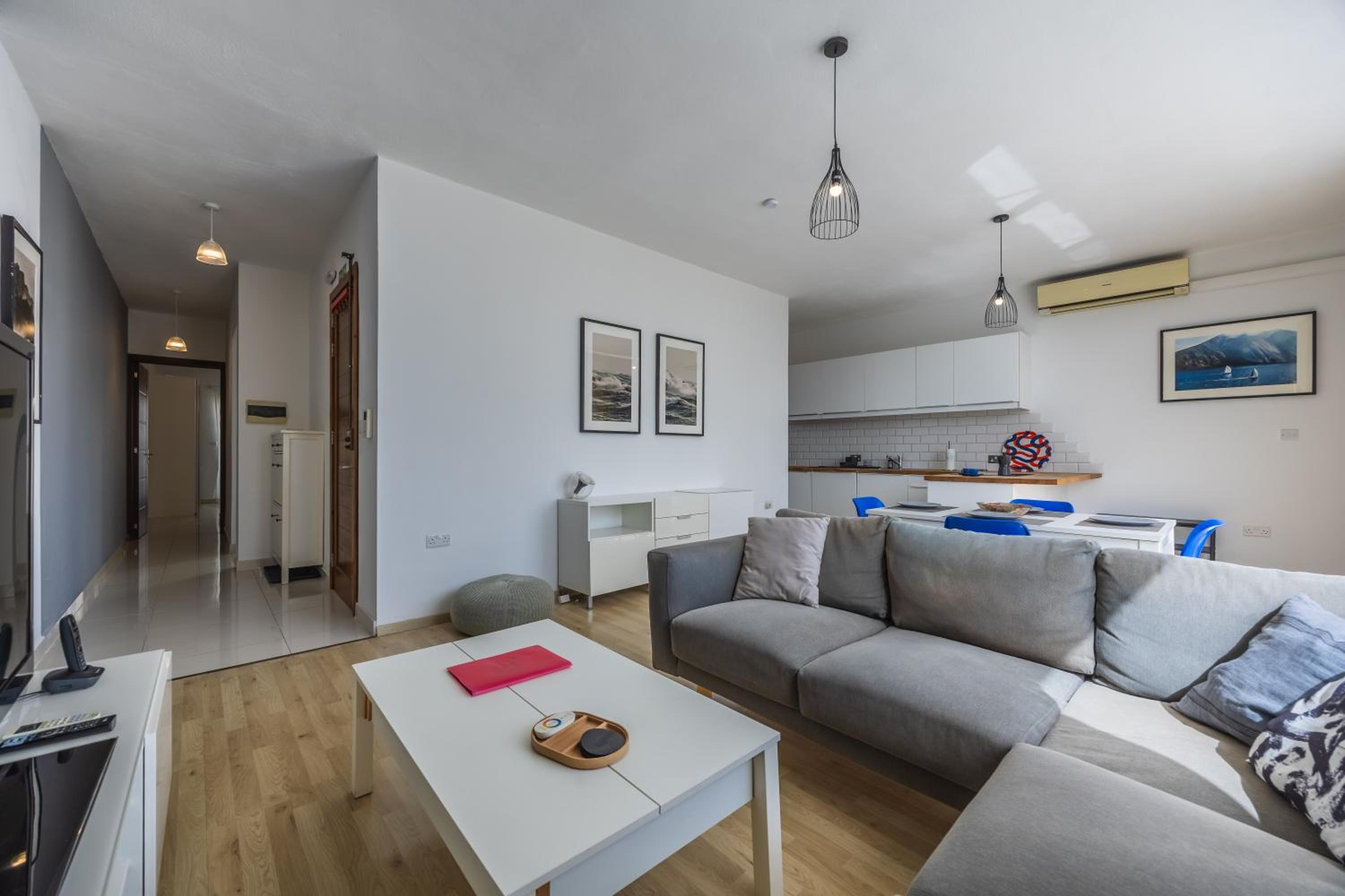 Cosy 2BR Sunlit Penthouse with Large Front Terrace - Close to St Julian's, Sliema, & Valletta view 5