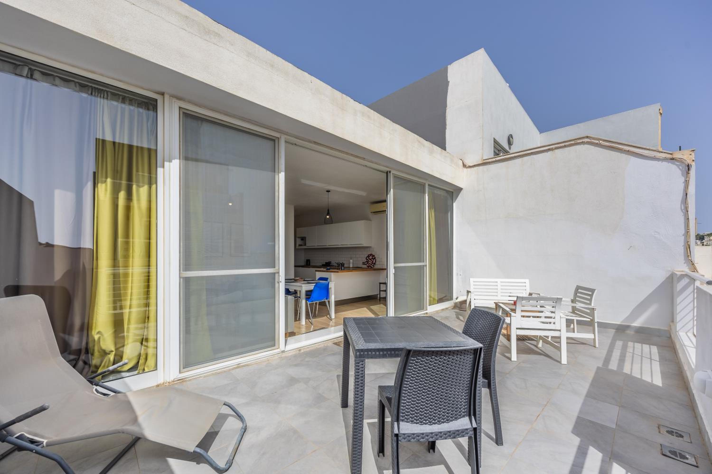 Cosy 2BR Sunlit Penthouse with Large Front Terrace - Close to St Julian's, Sliema, & Valletta view 2