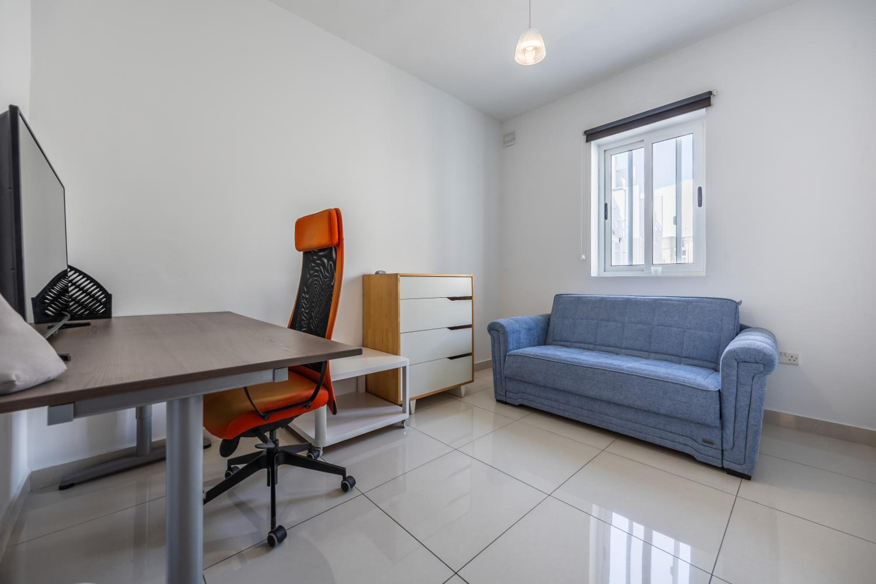 Cosy 2BR Sunlit Penthouse with Large Front Terrace - Close to St Julian's, Sliema, & Valletta photo 3