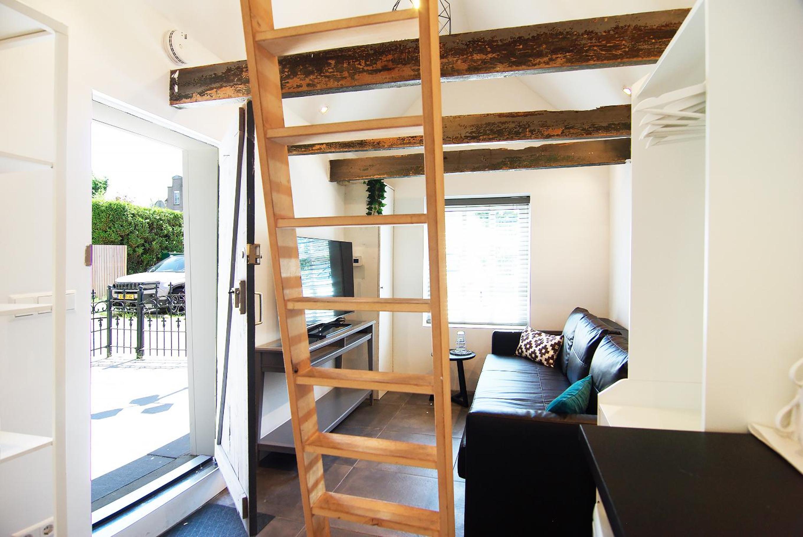 Group Stay, 7 minutes away from Amsterdam! view 2
