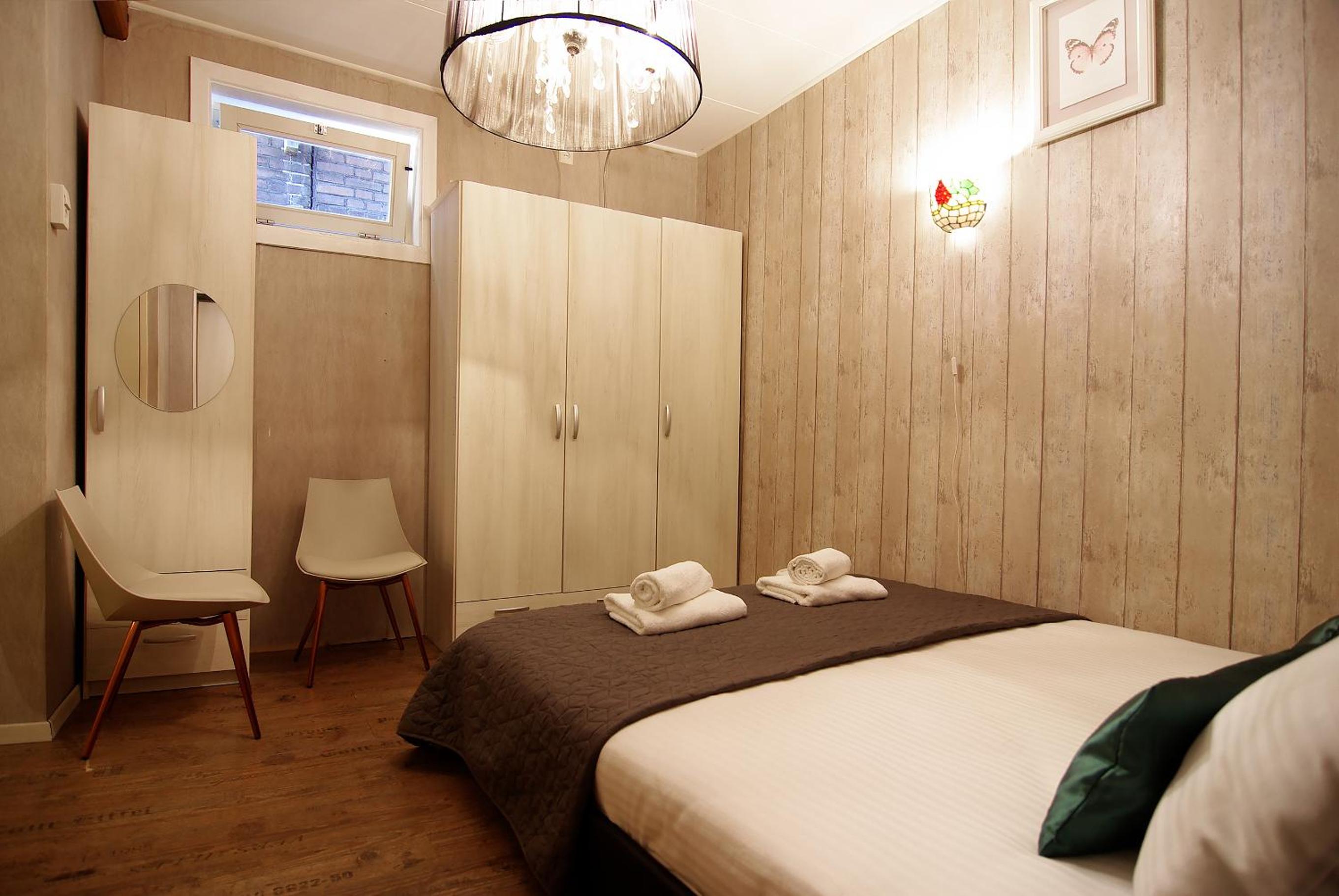 Group Stay, 7 minutes away from Amsterdam! view 4