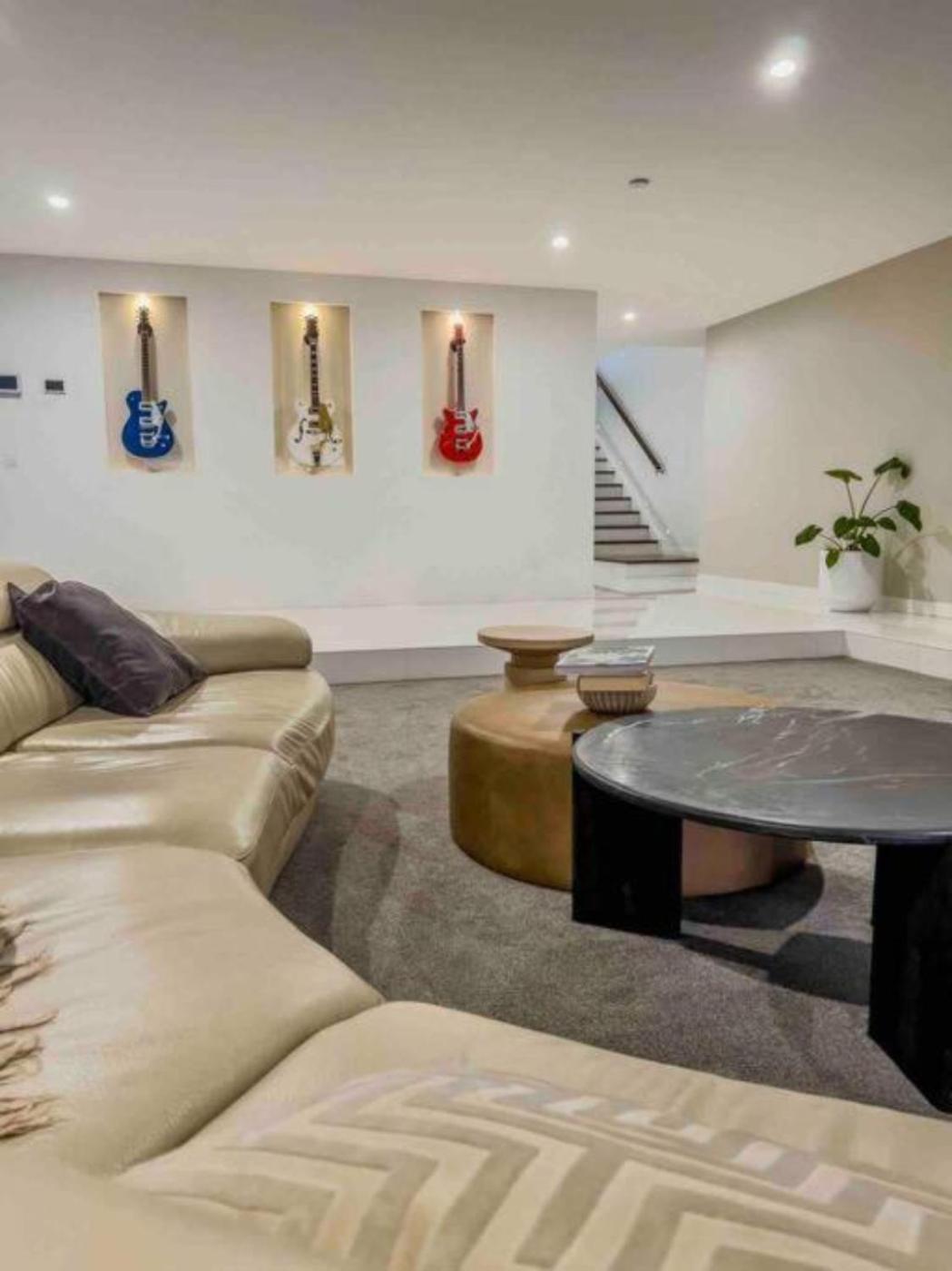 12 Sleep Millionaire's Waterfront