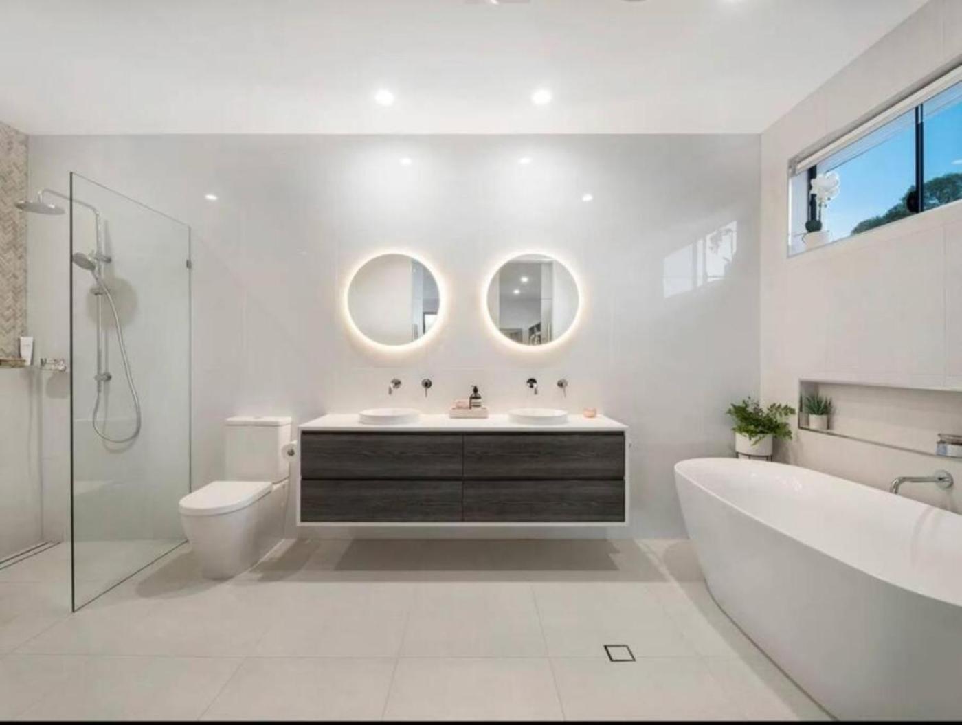 12 Sleep Millionaire's Waterfront