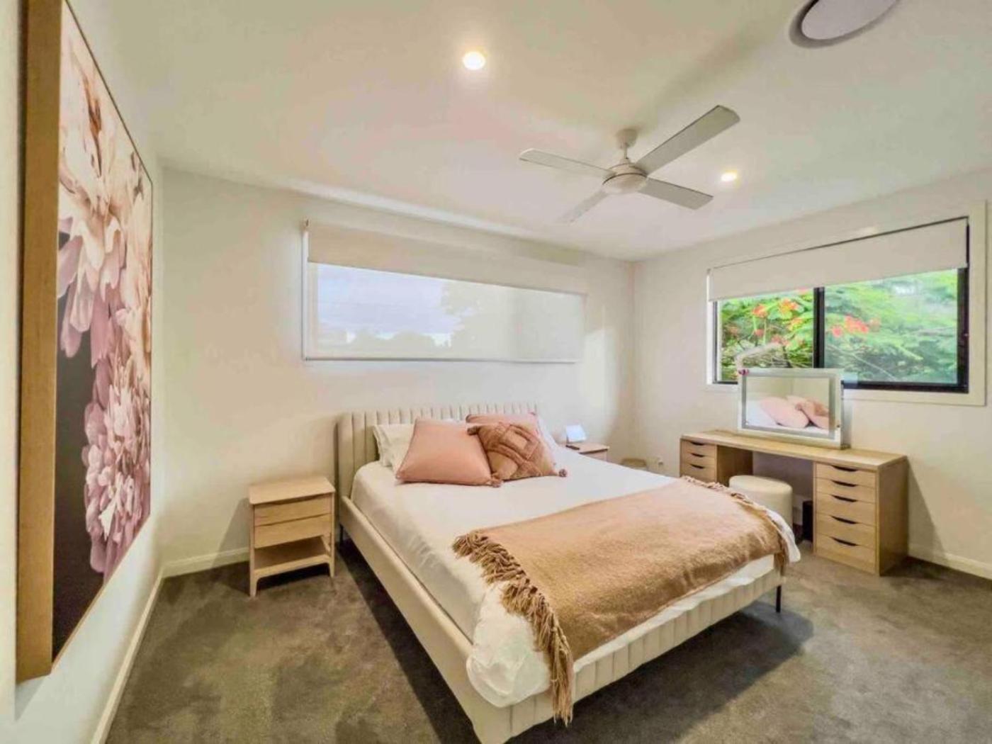 12 Sleep Millionaire's Waterfront