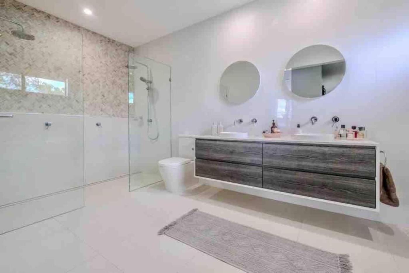 12 Sleep Millionaire's Waterfront