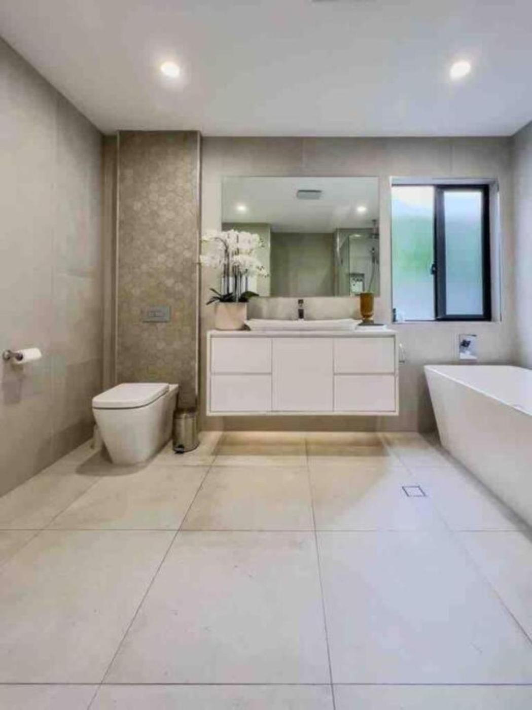12 Sleep Millionaire's Waterfront