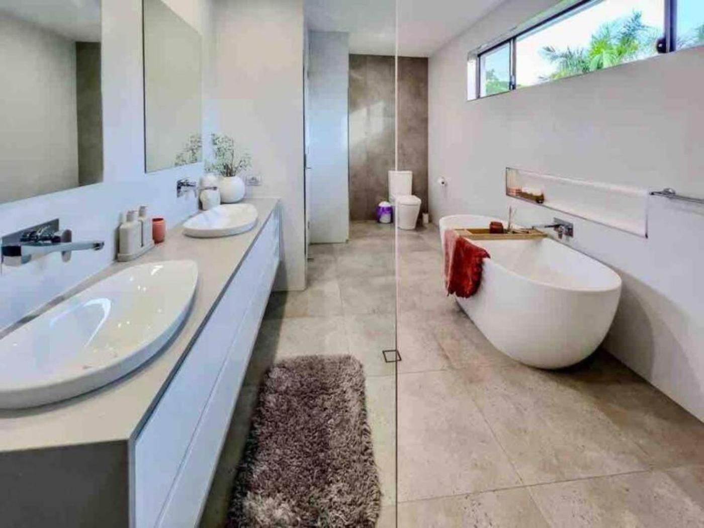12 Sleep Millionaire's Waterfront