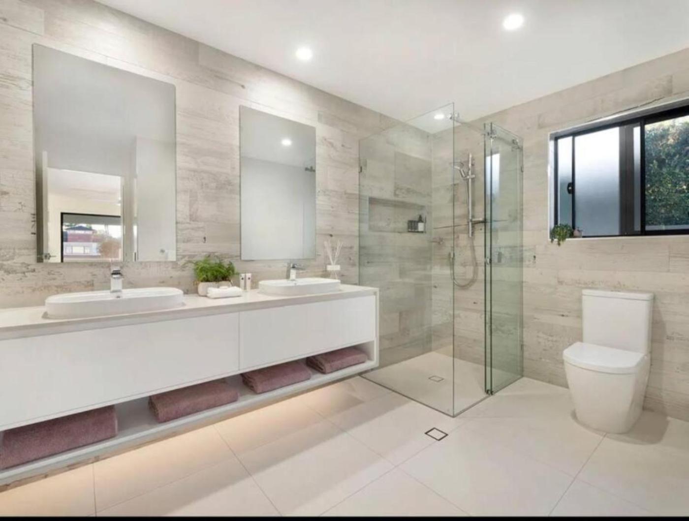 12 Sleep Millionaire's Waterfront