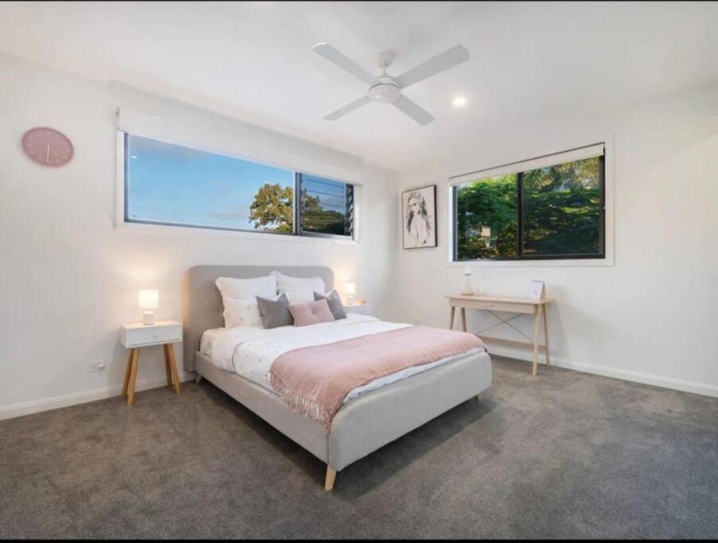 12 Sleep Millionaire's Waterfront
