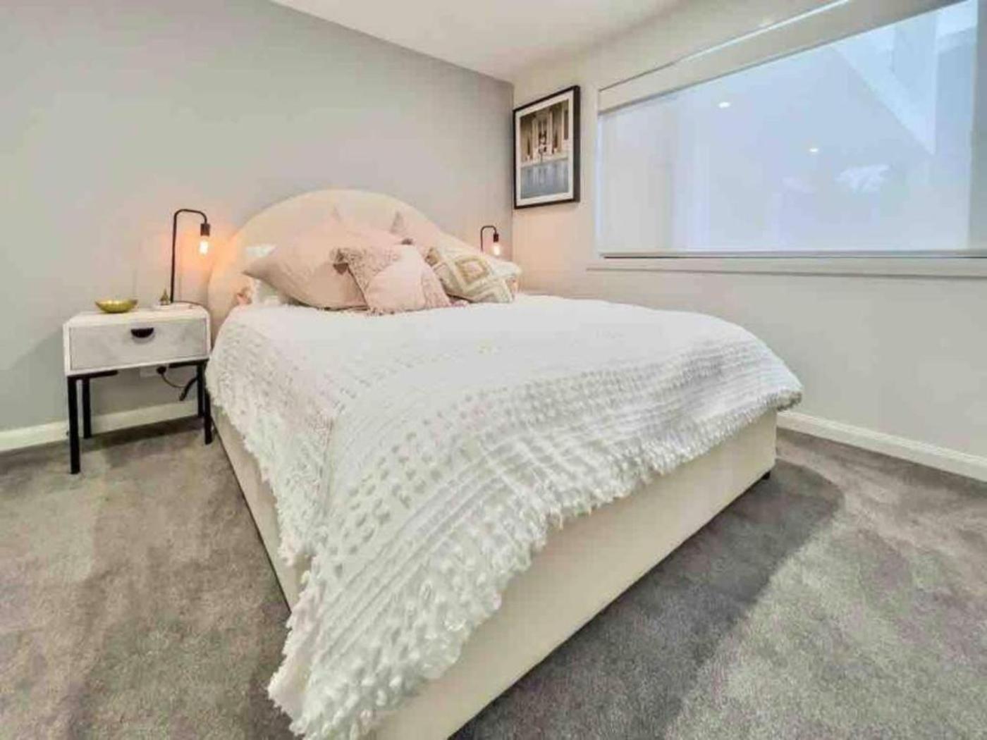 12 Sleep Millionaire's Waterfront