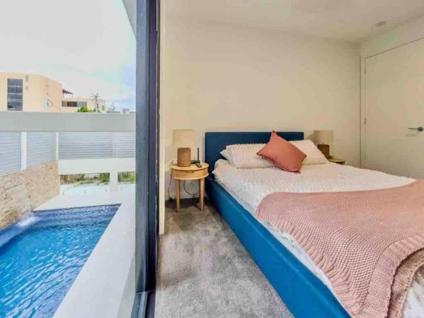 12 Sleep Millionaire's Waterfront
