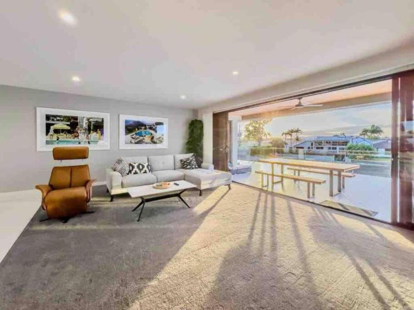 12 Sleep Millionaire's Waterfront