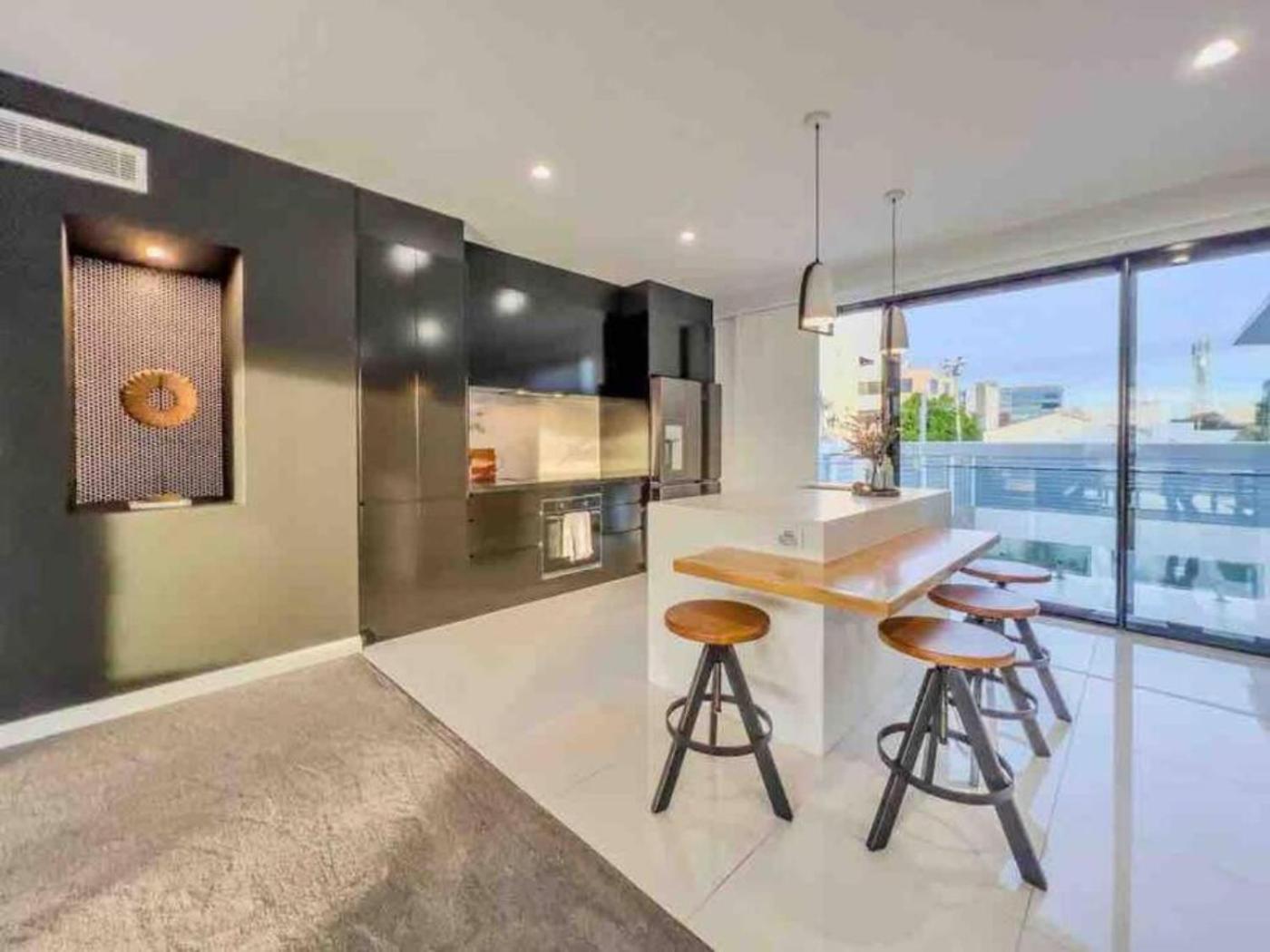 12 Sleep Millionaire's Waterfront