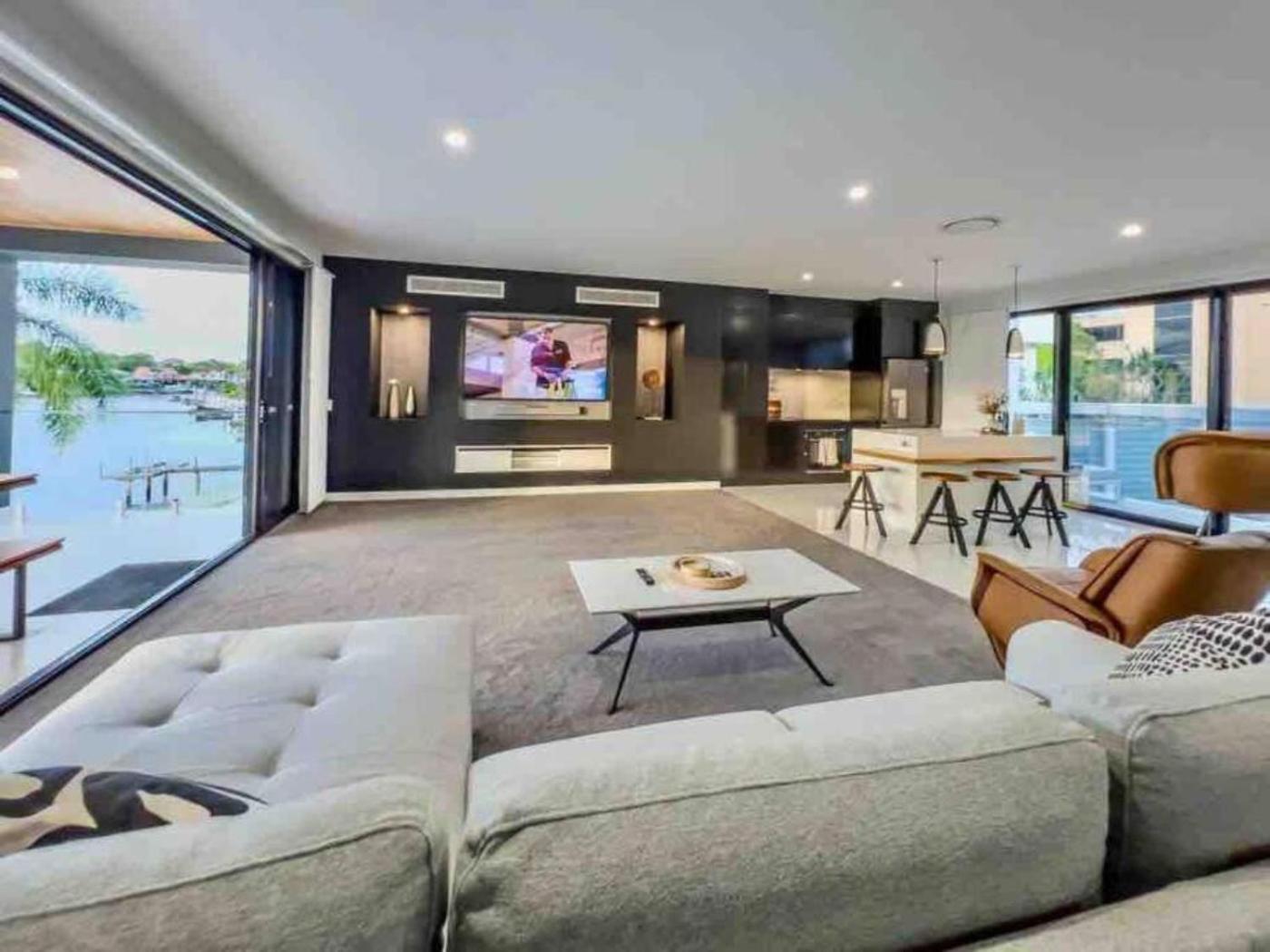 12 Sleep Millionaire's Waterfront