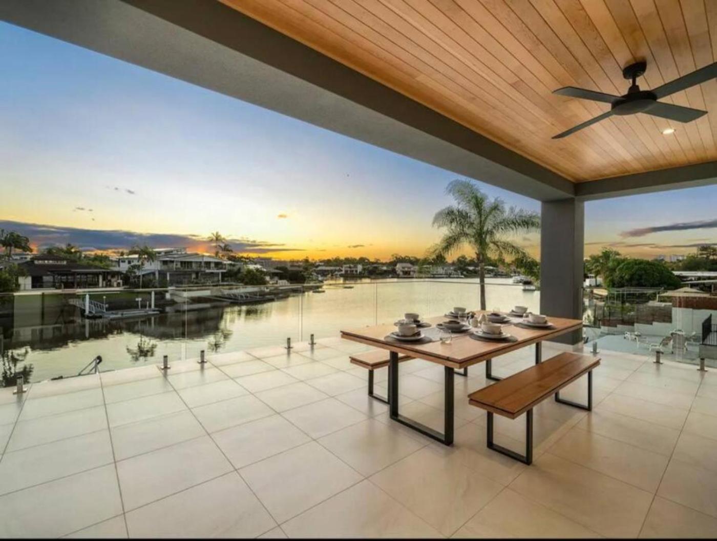 12 Sleep Millionaire's Waterfront
