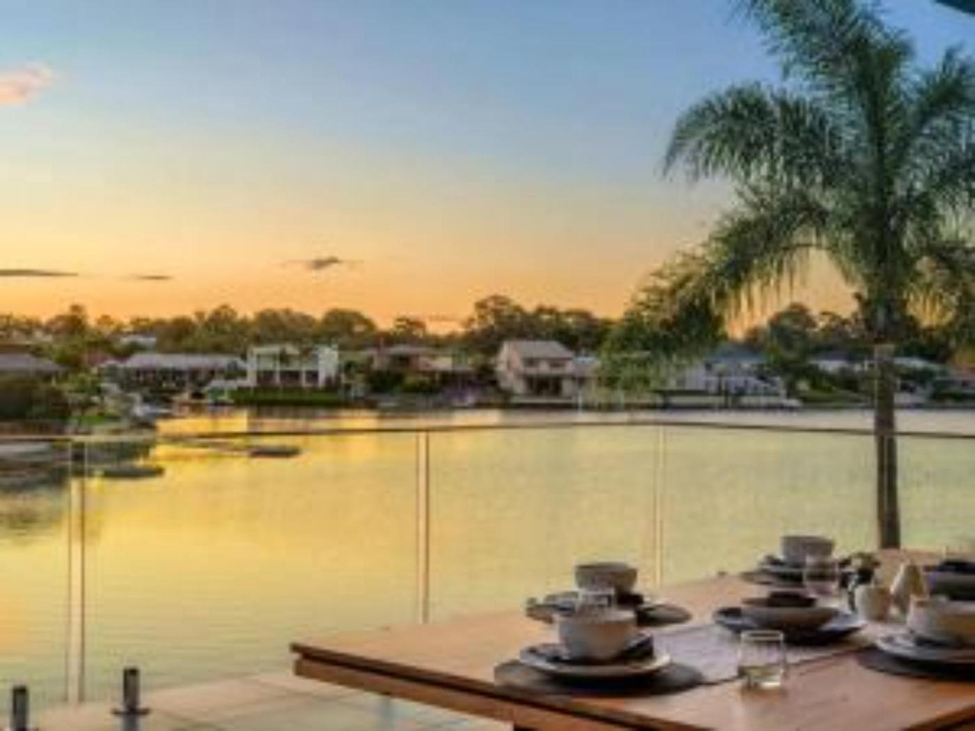 12 Sleep Millionaire's Waterfront