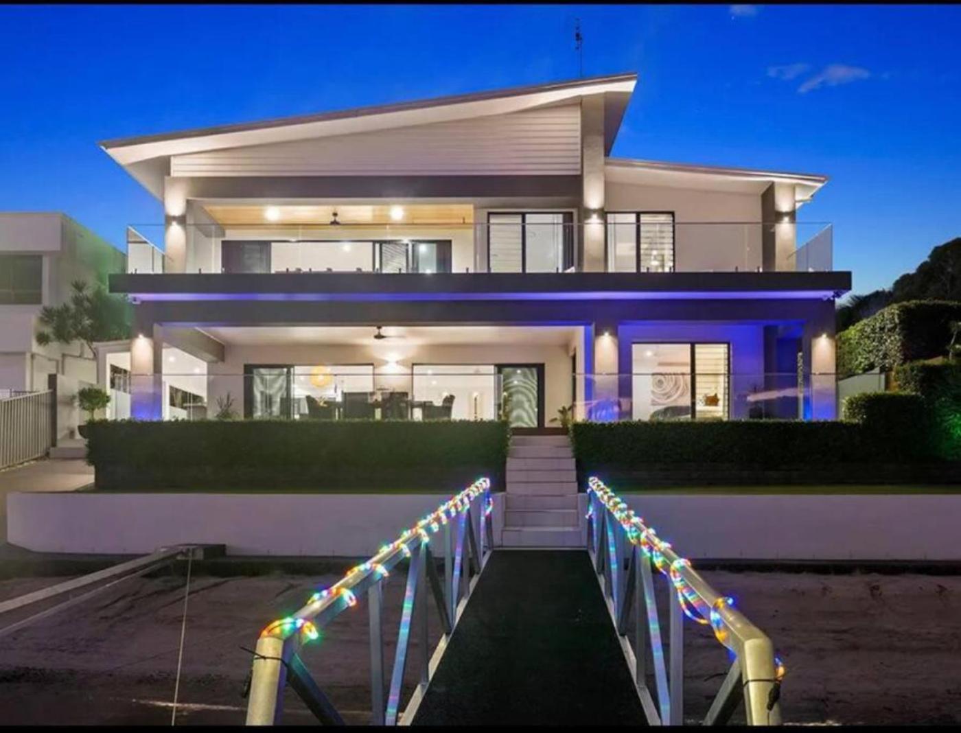 12 Sleep Millionaire's Waterfront