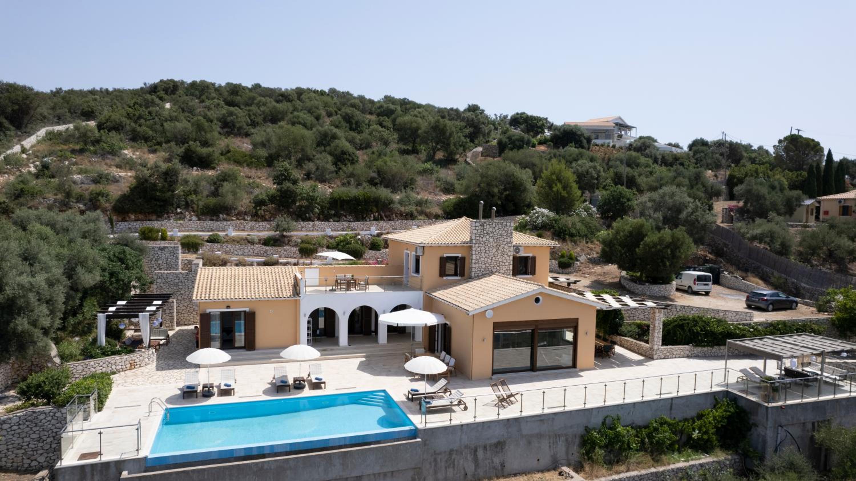 Adamas Villa