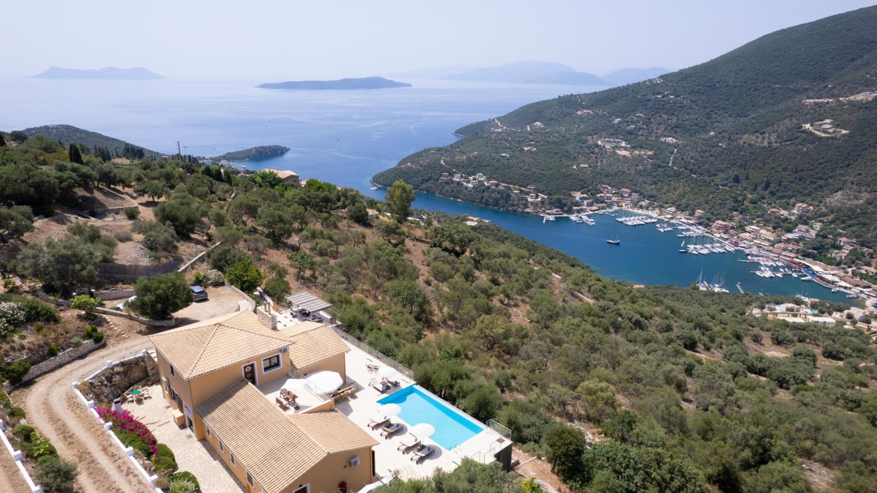 Adamas Villa