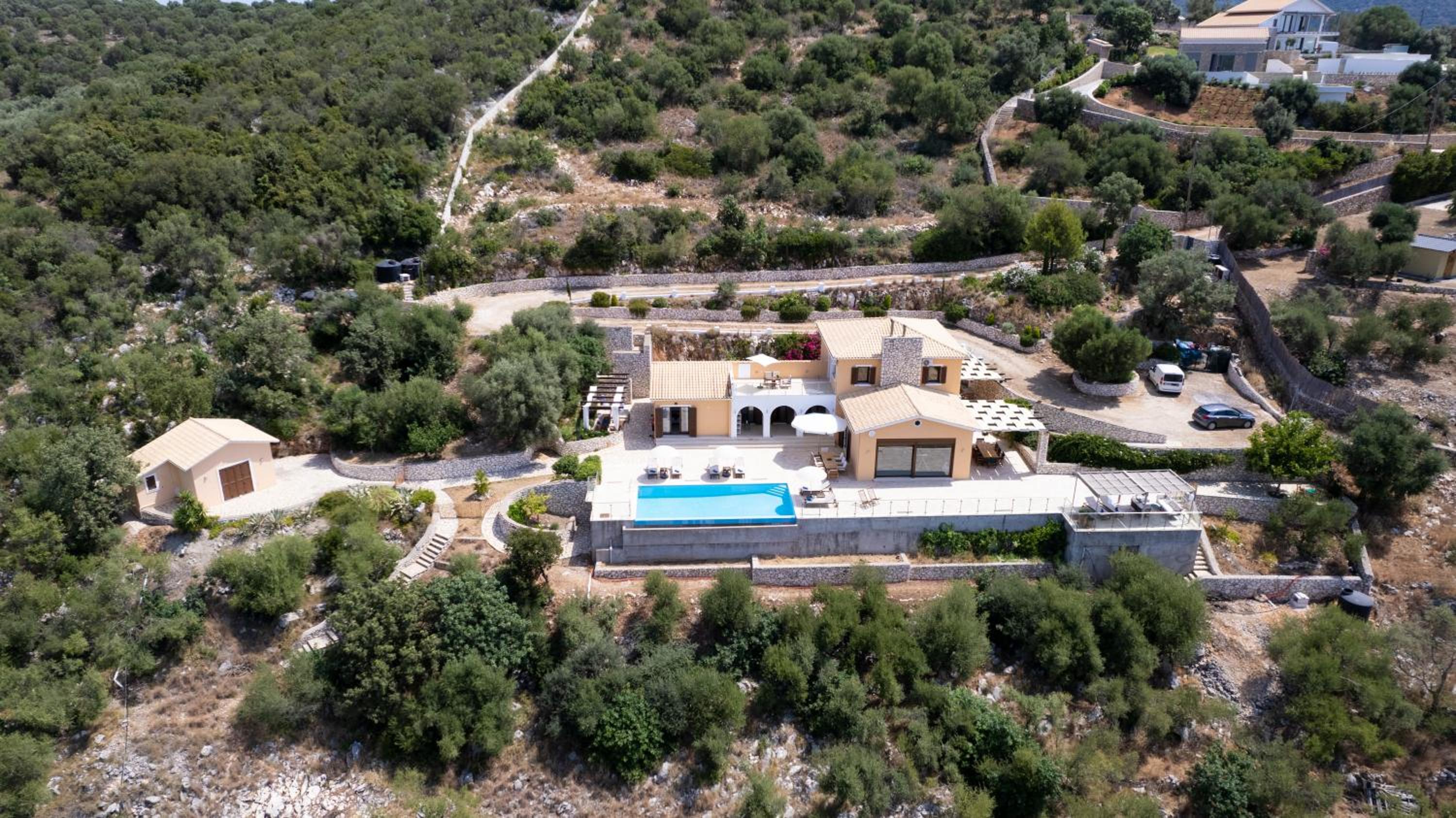 Adamas Villa