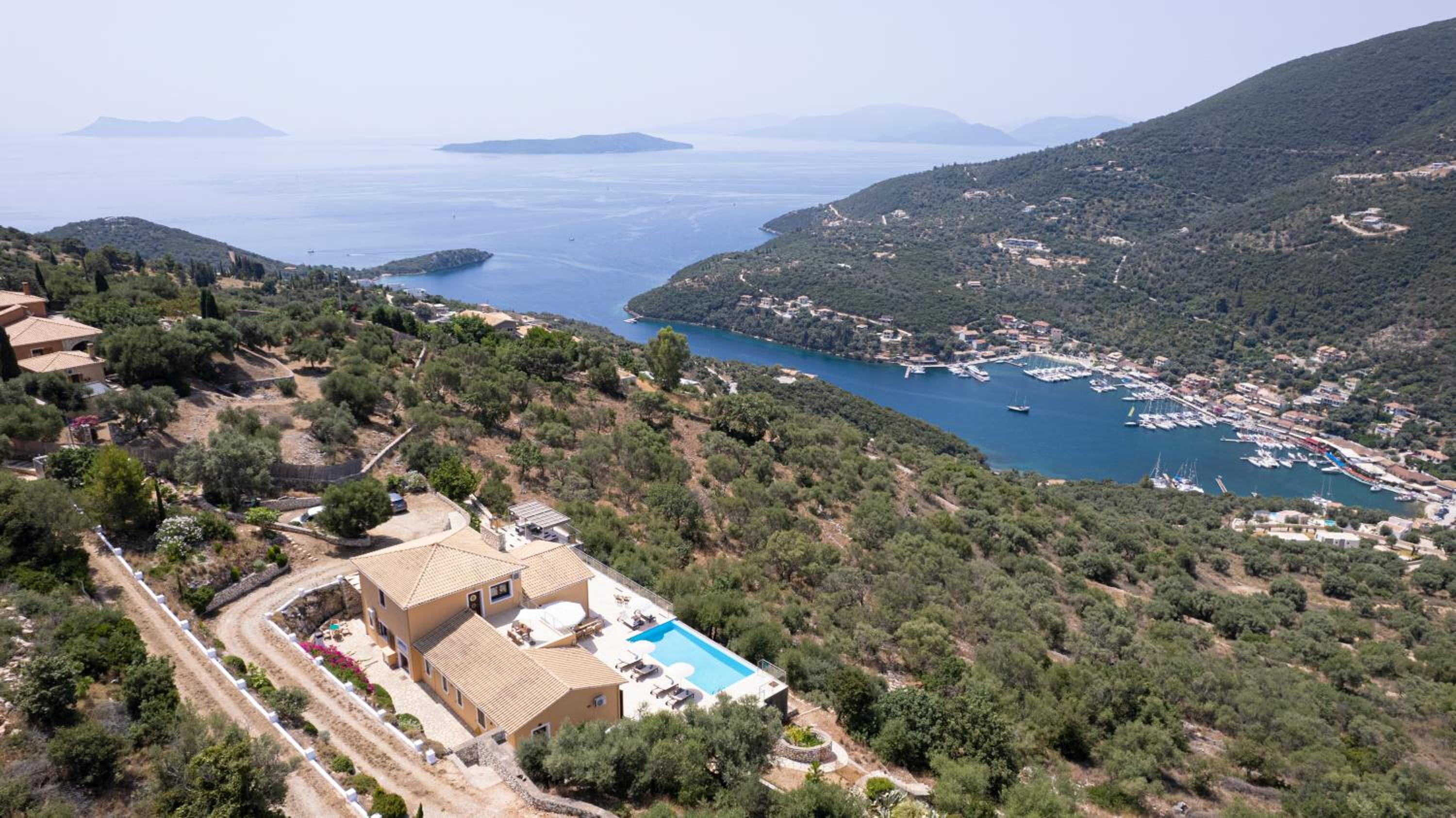 Adamas Villa