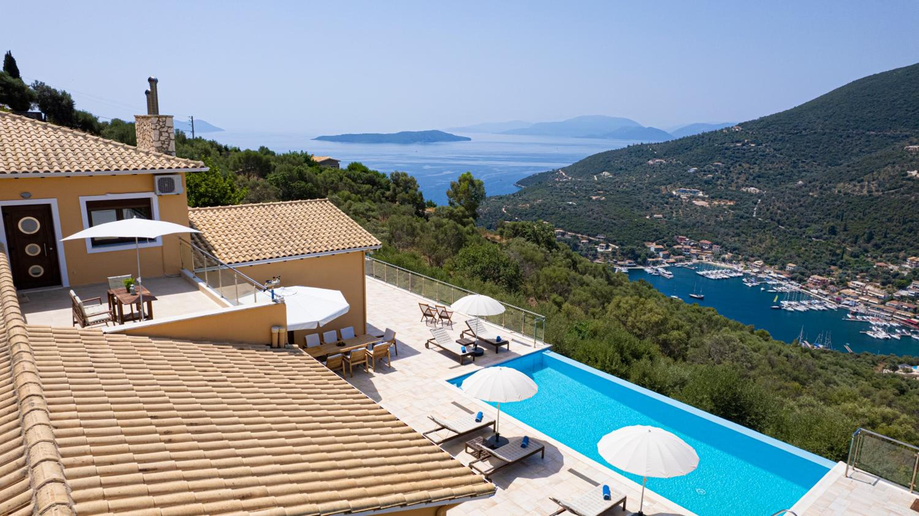 Adamas Villa