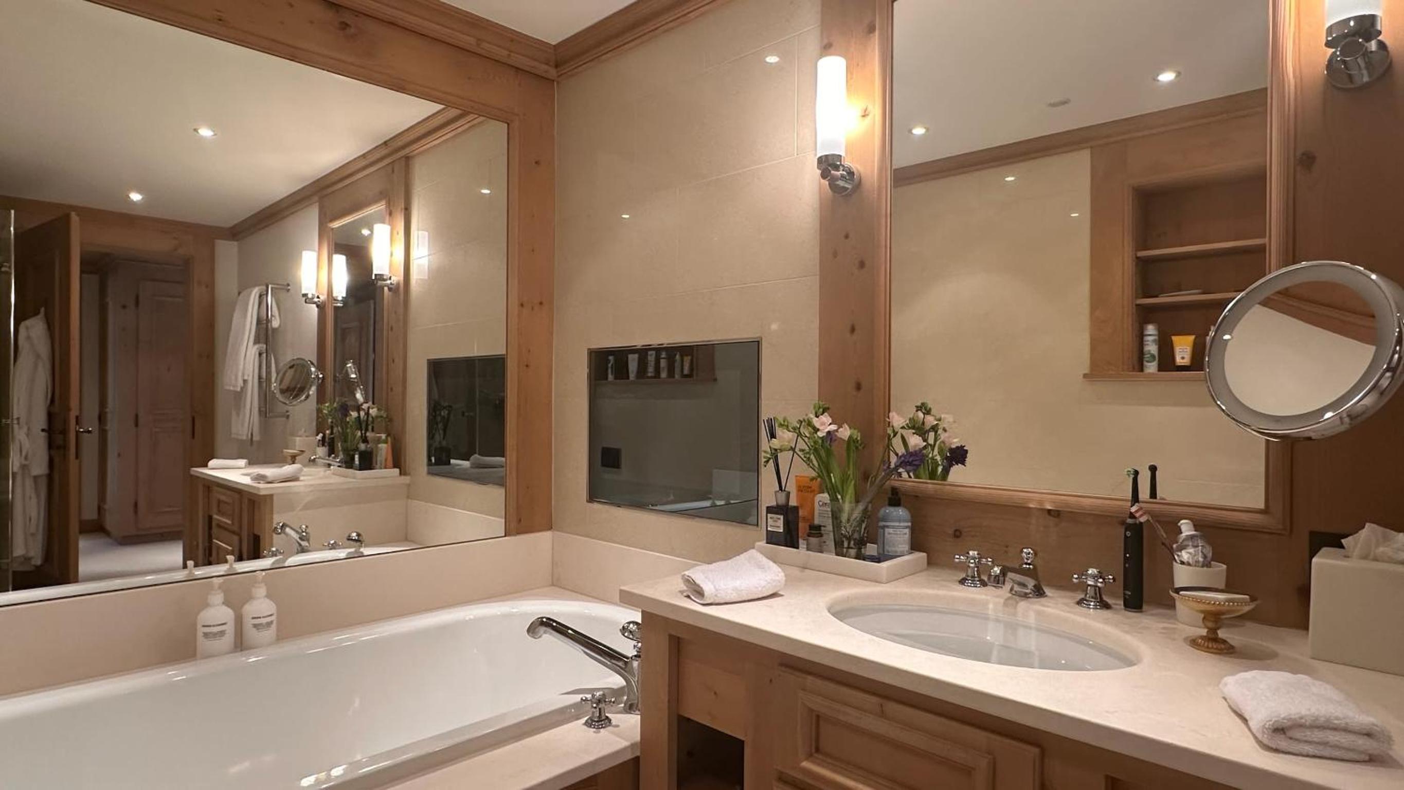Luxurious Alpine Flat With Hotel Amenities