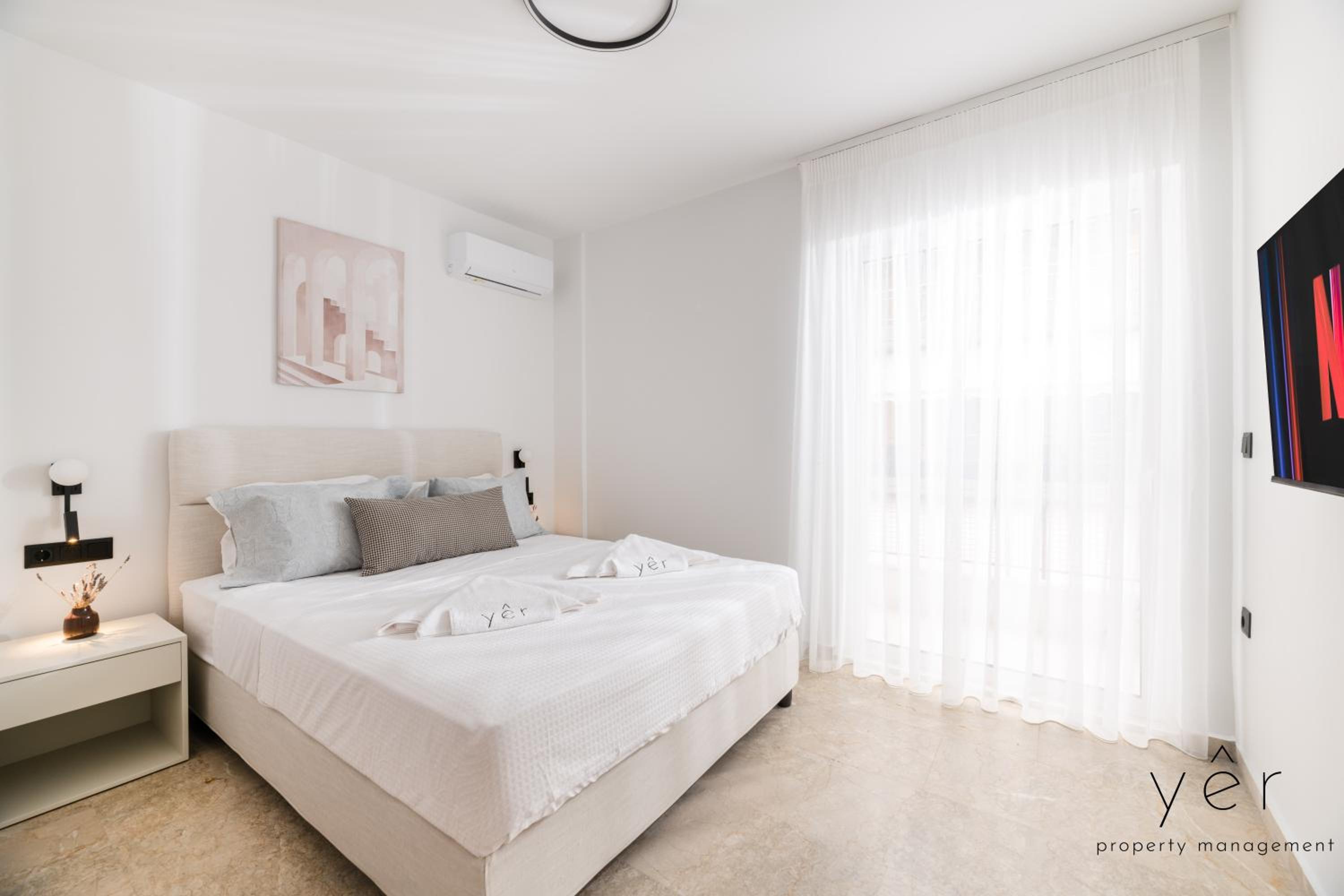 Seaside Luxury - 3 Min to Freatida Beach photo 2