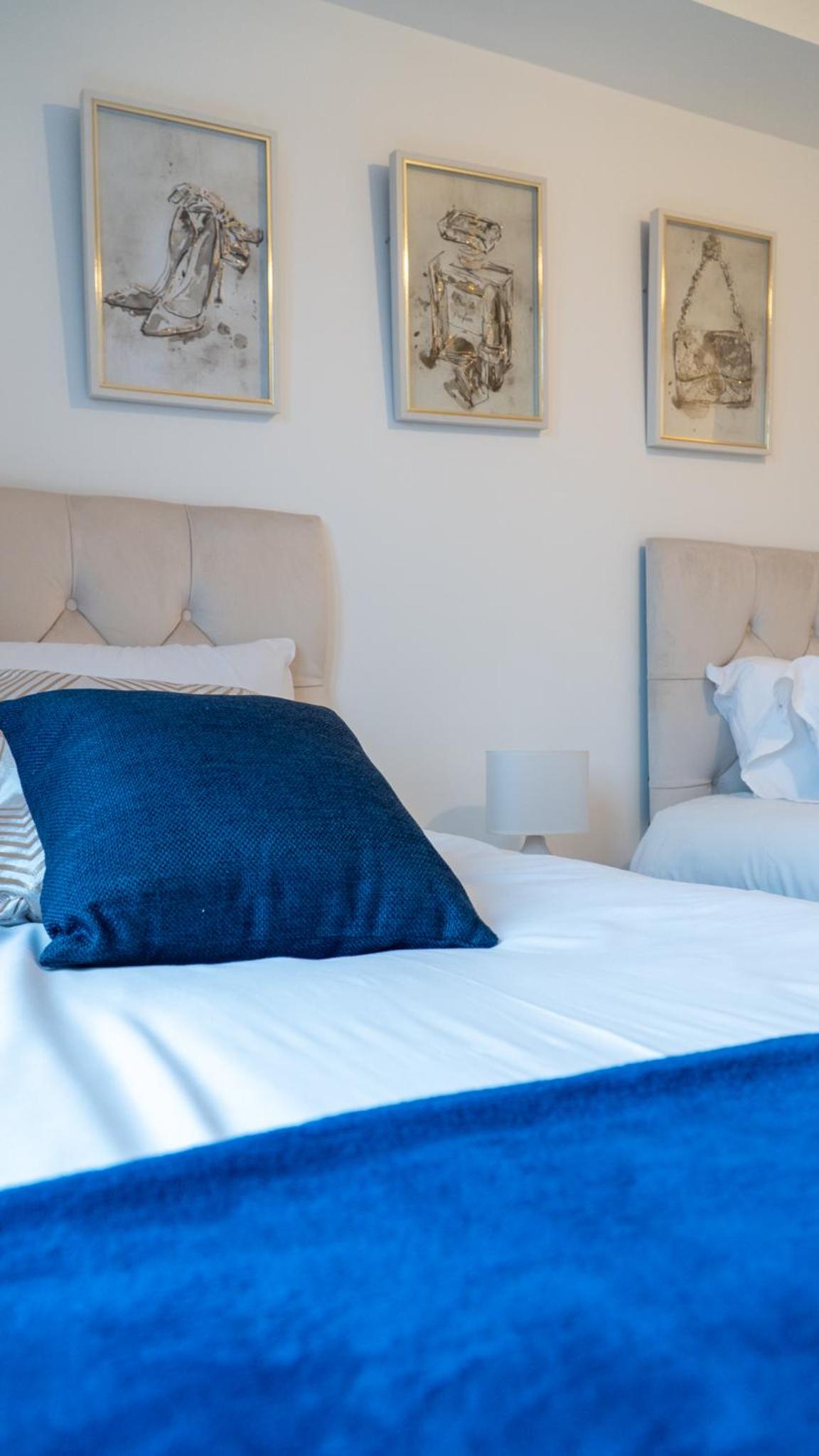 Lovely 2 bed Penthouse in Loughton central location