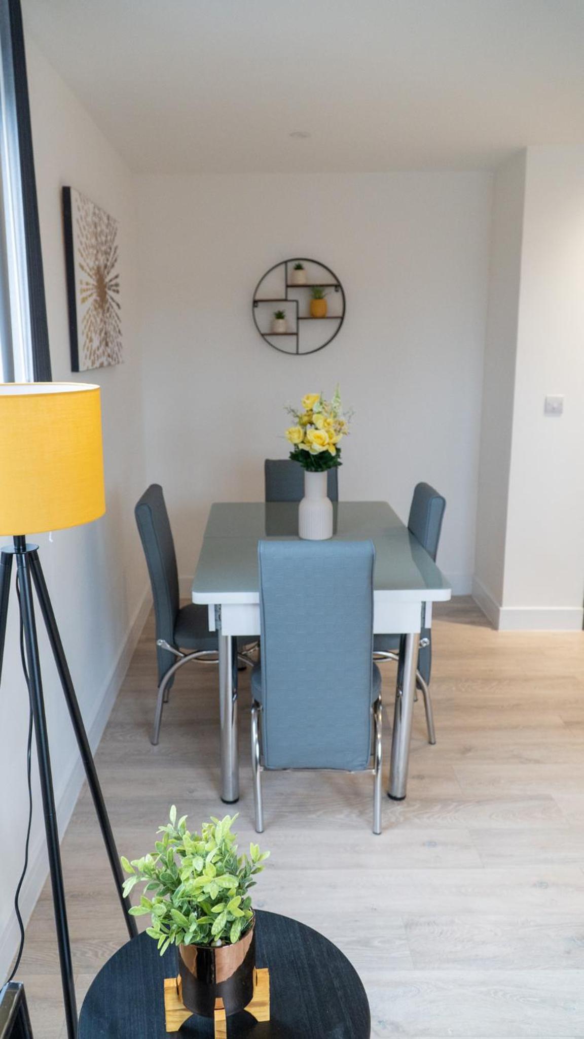 Lovely 2 bed Penthouse in Loughton central location