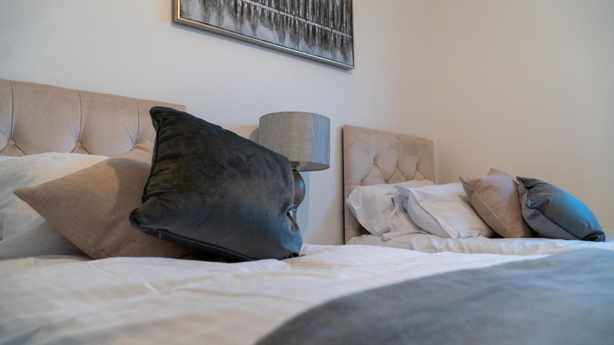 Lovely 2 bed Penthouse in Loughton central location