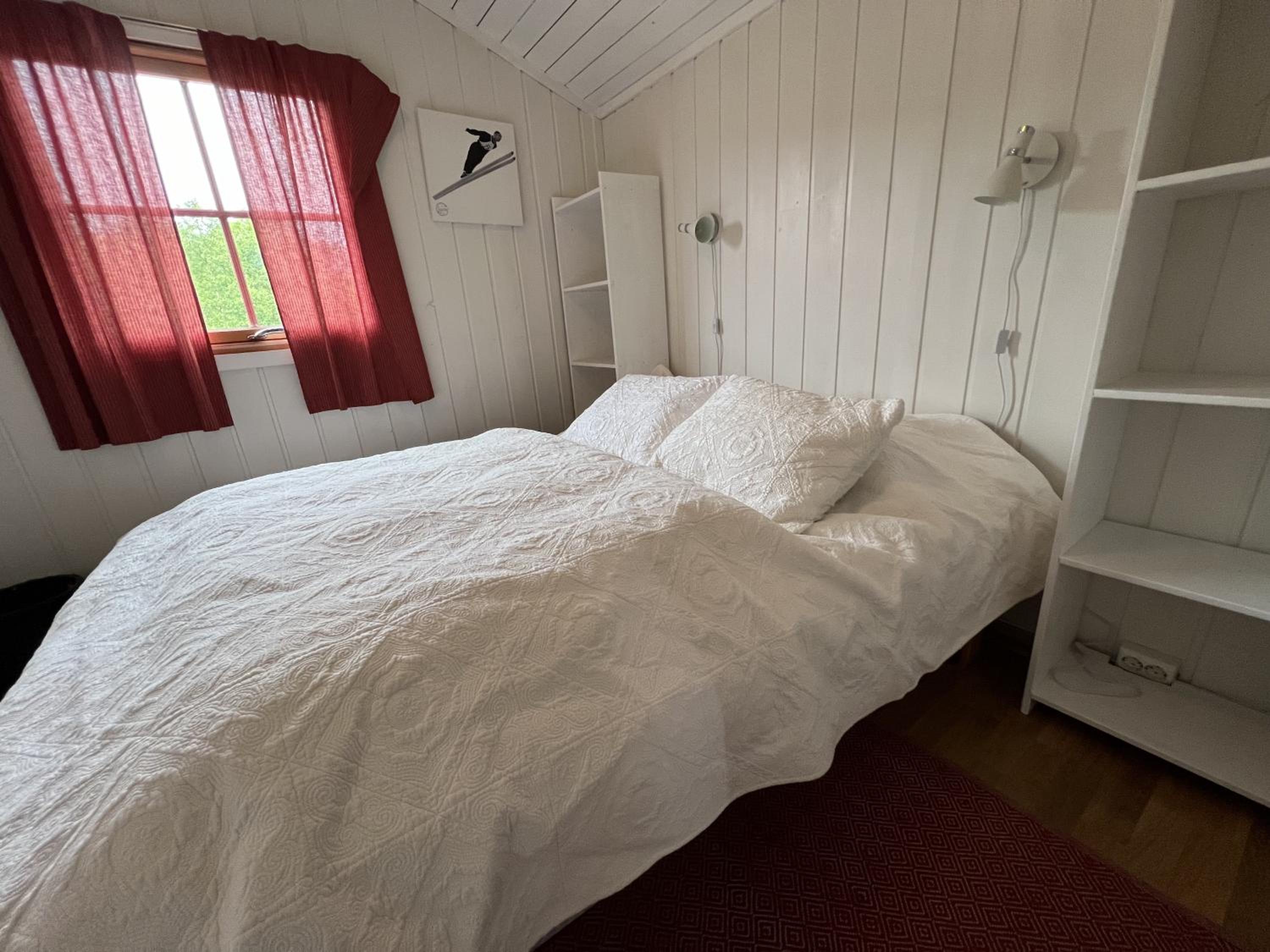 2-Bedroom Apartment With Balcony & Fireplace! view 3