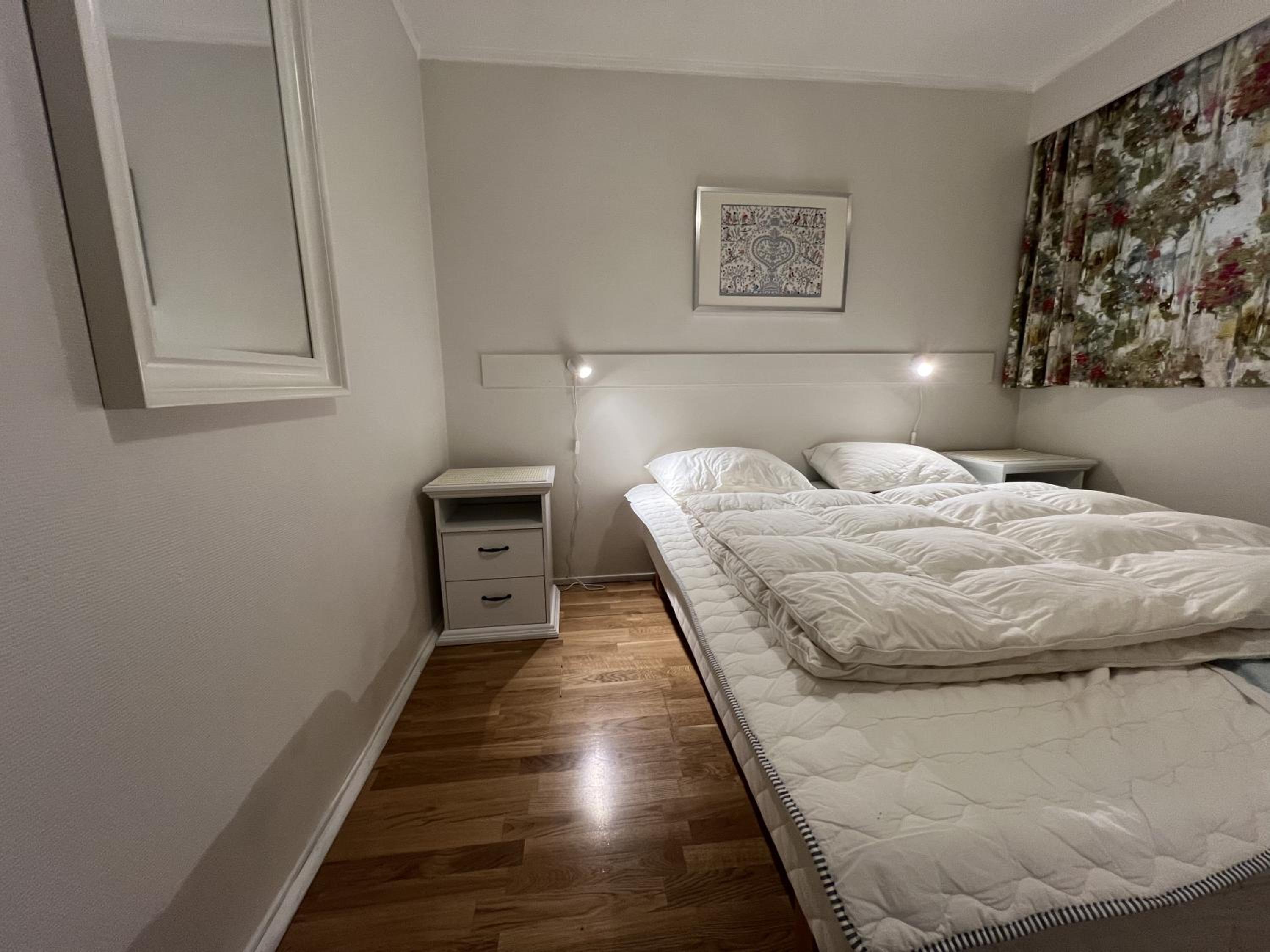 2-Bedroom Apartment With Balcony & Fireplace! view 4