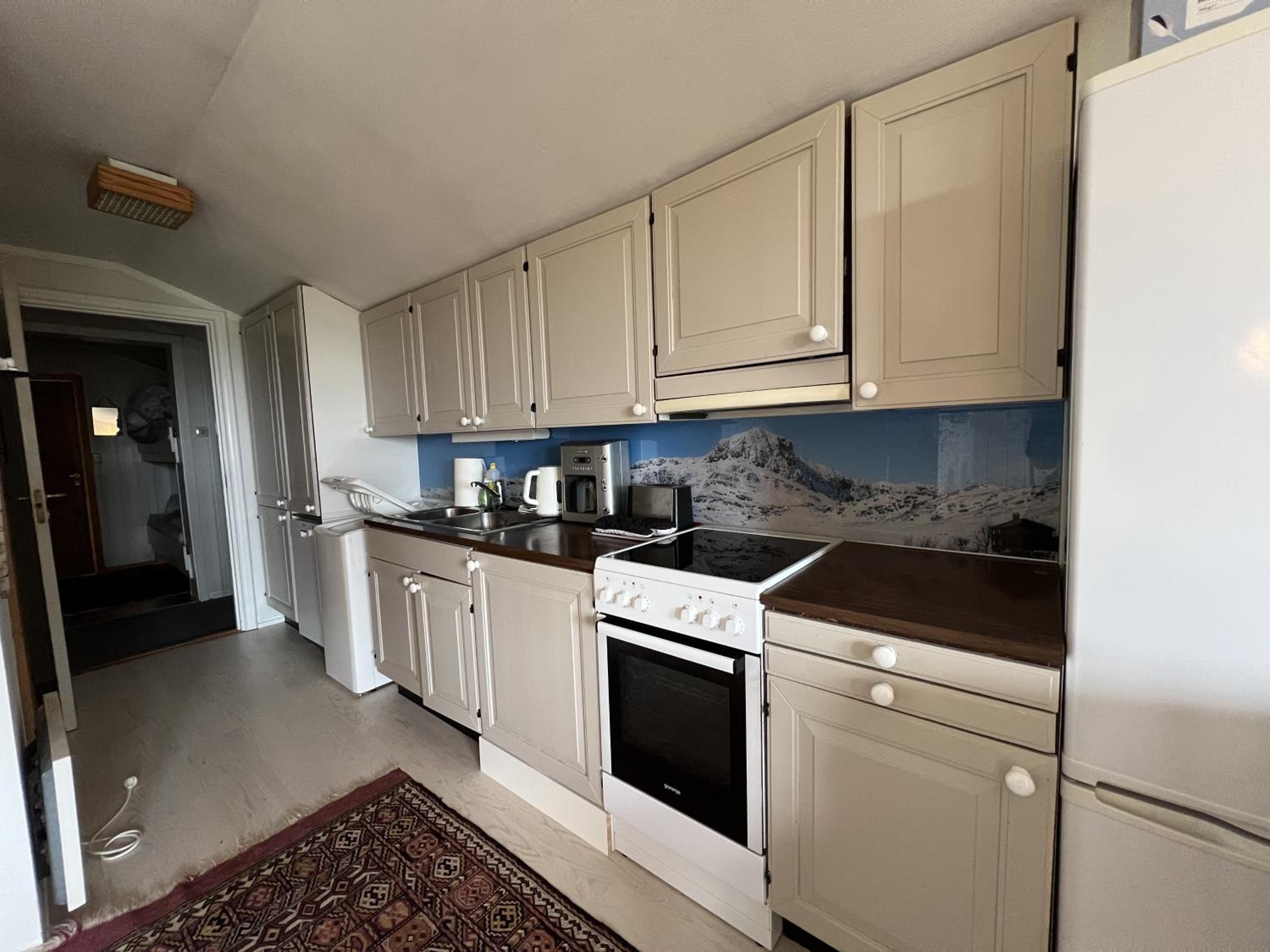 2-Bedroom Apartment With Balcony & Fireplace! view 2