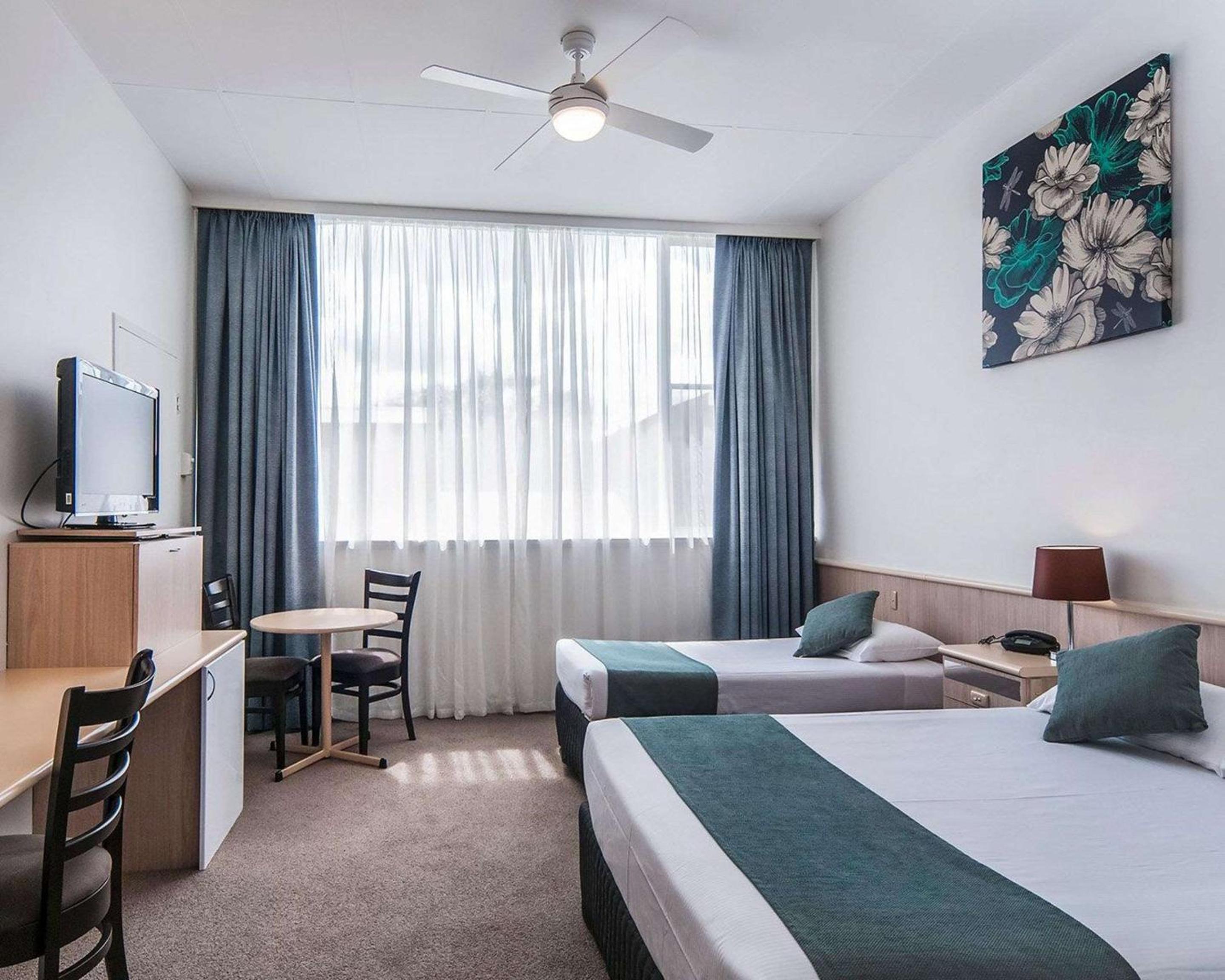 Comfort Inn Regal Park-3