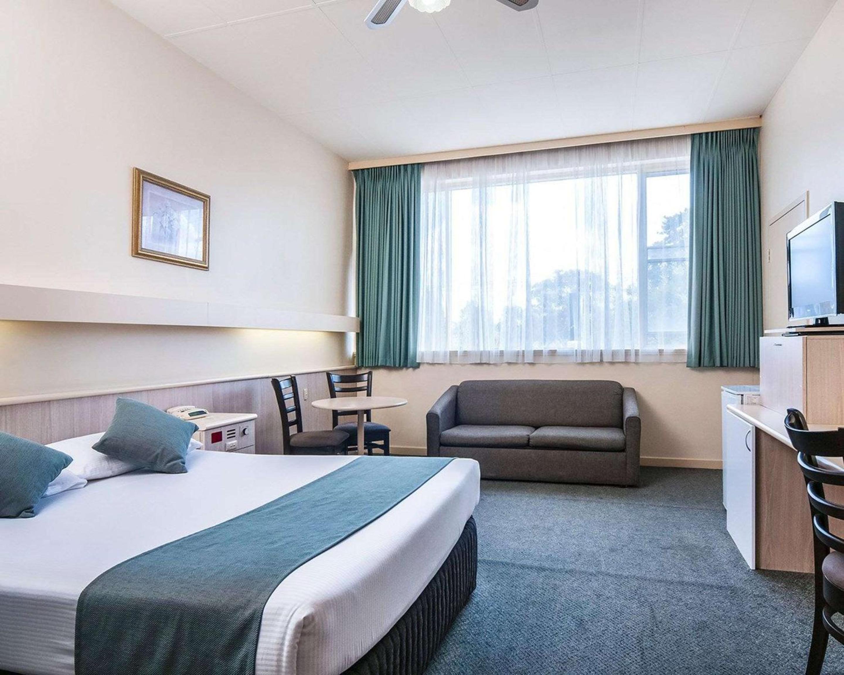 Comfort Inn Regal Park-4