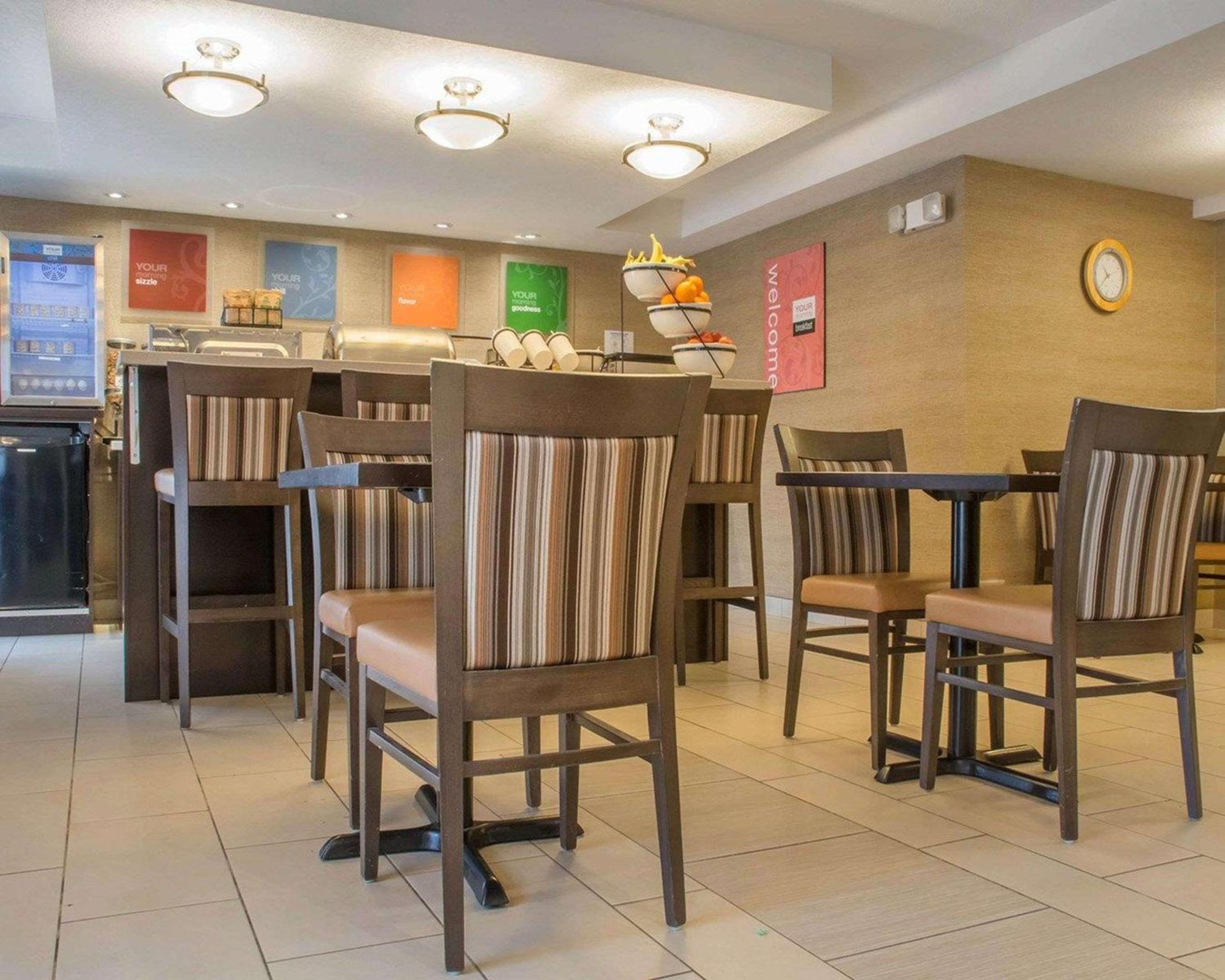 Guelph Vacations - Comfort Inn - Property Image 2