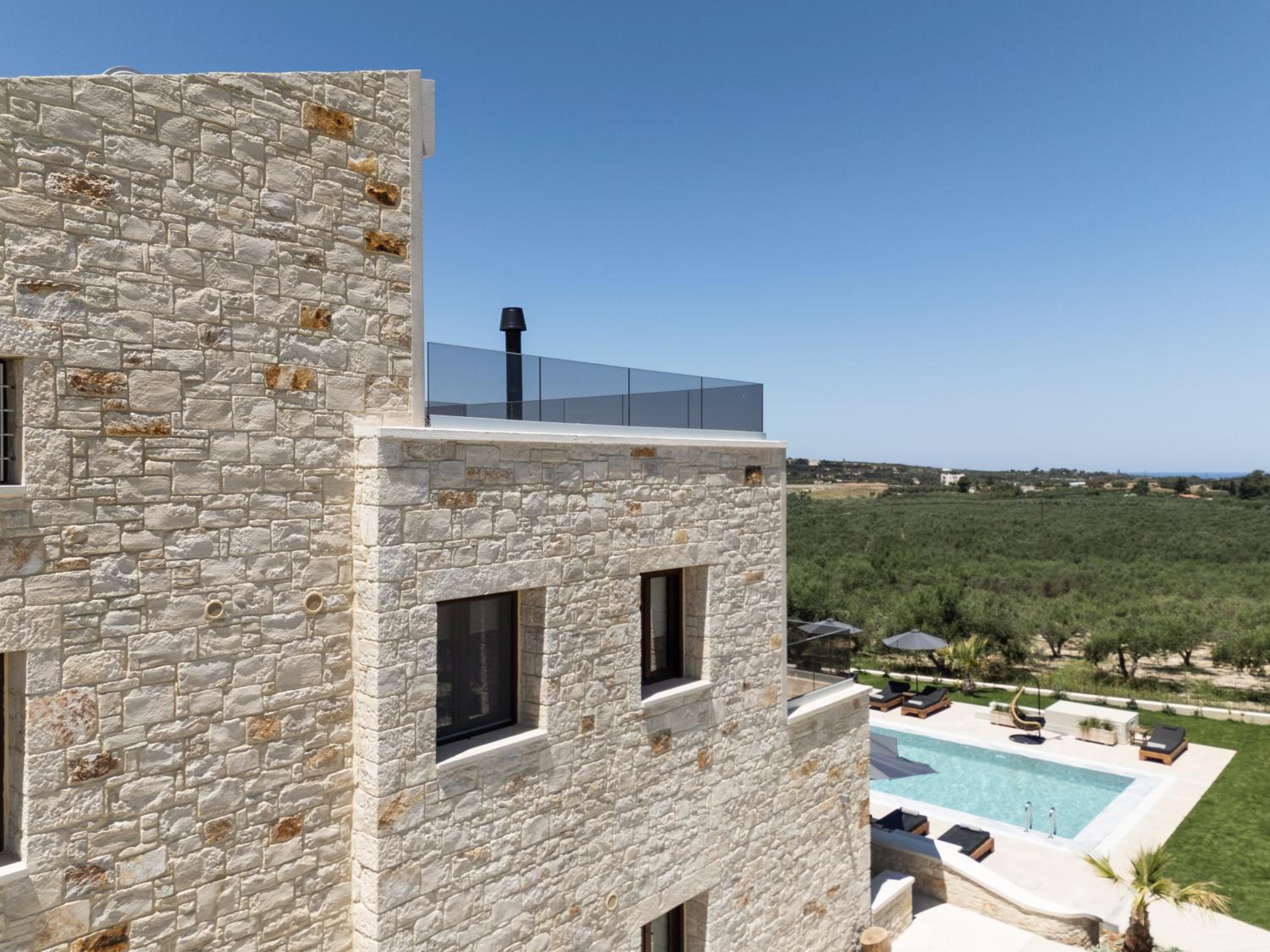 Viràn Villa, Serene Escape with Eco Pool & Spa Whirlpool, By ThinkVilla