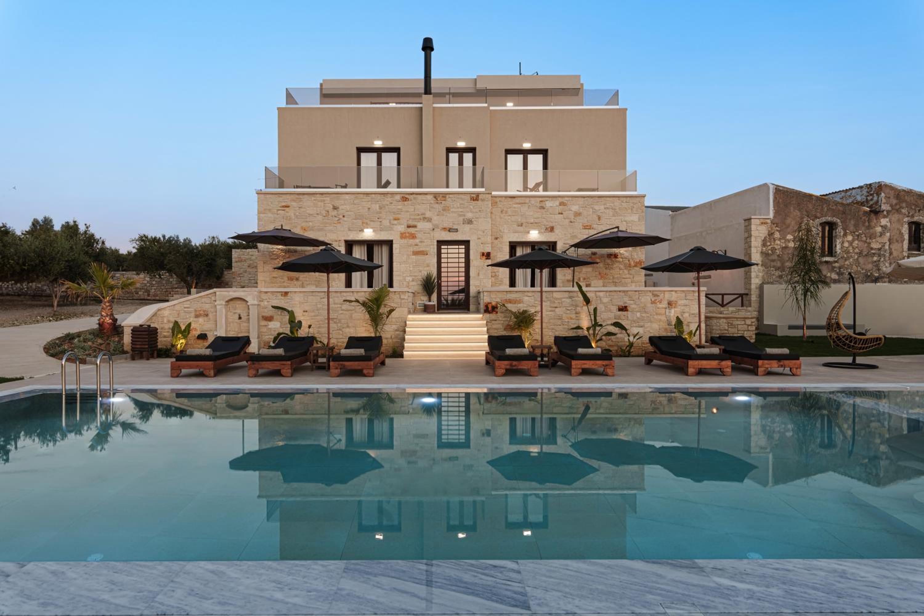 Viràn Villa, Serene Escape with Eco Pool & Spa Whirlpool, By ThinkVilla