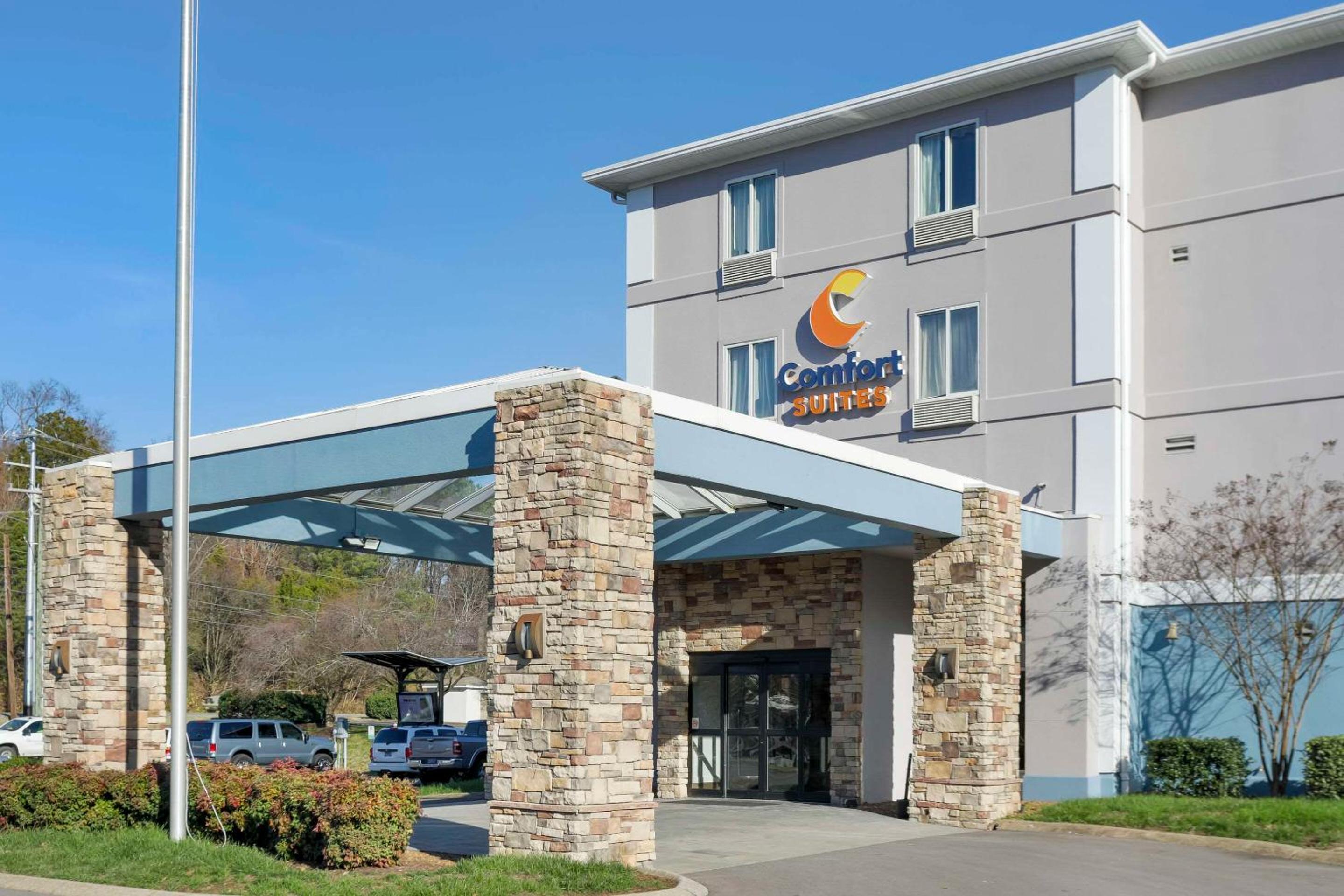 Hotel Comfort Suites Nashville Airport - BNA