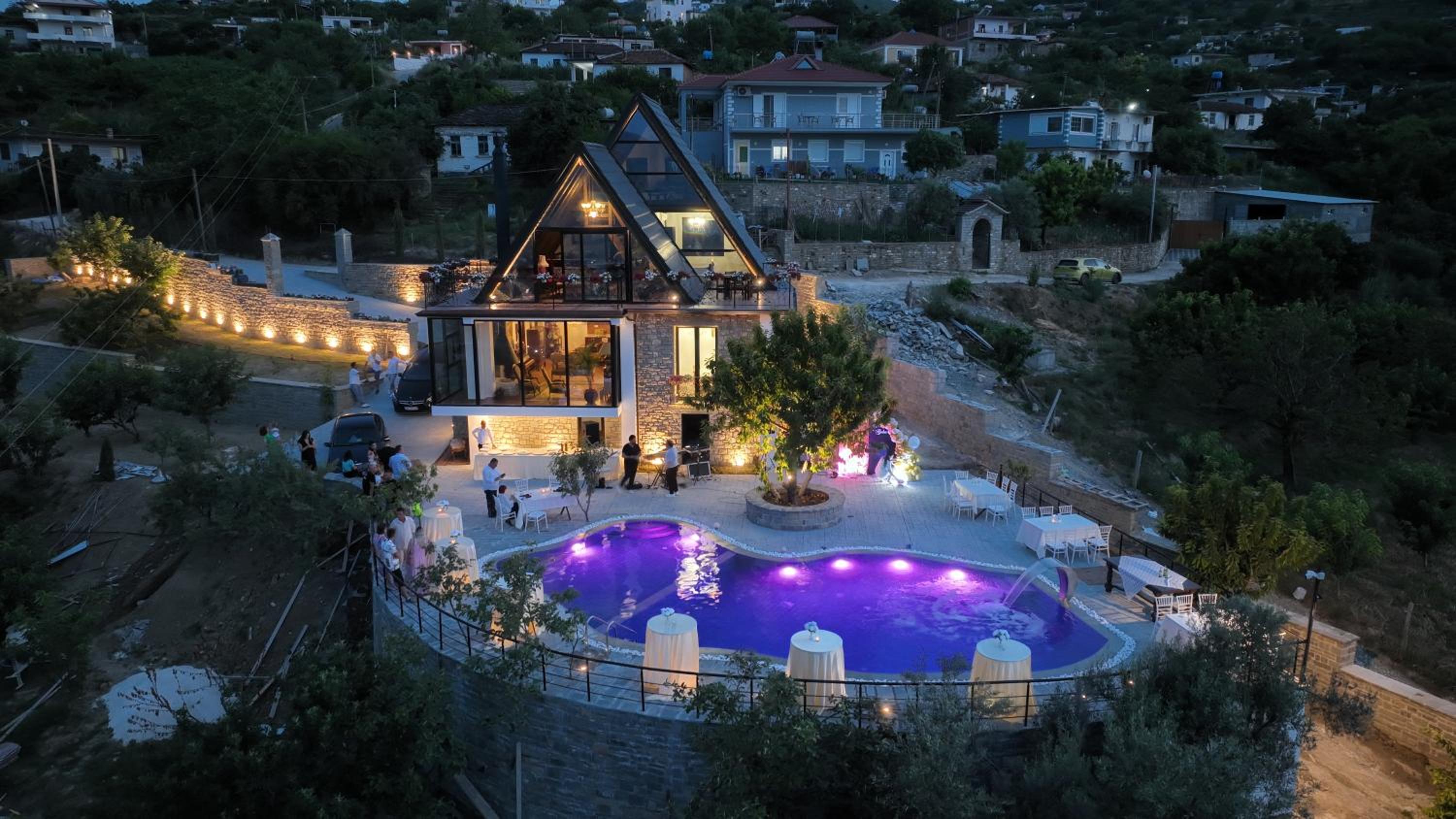 Sunrise House - Swimming Pool