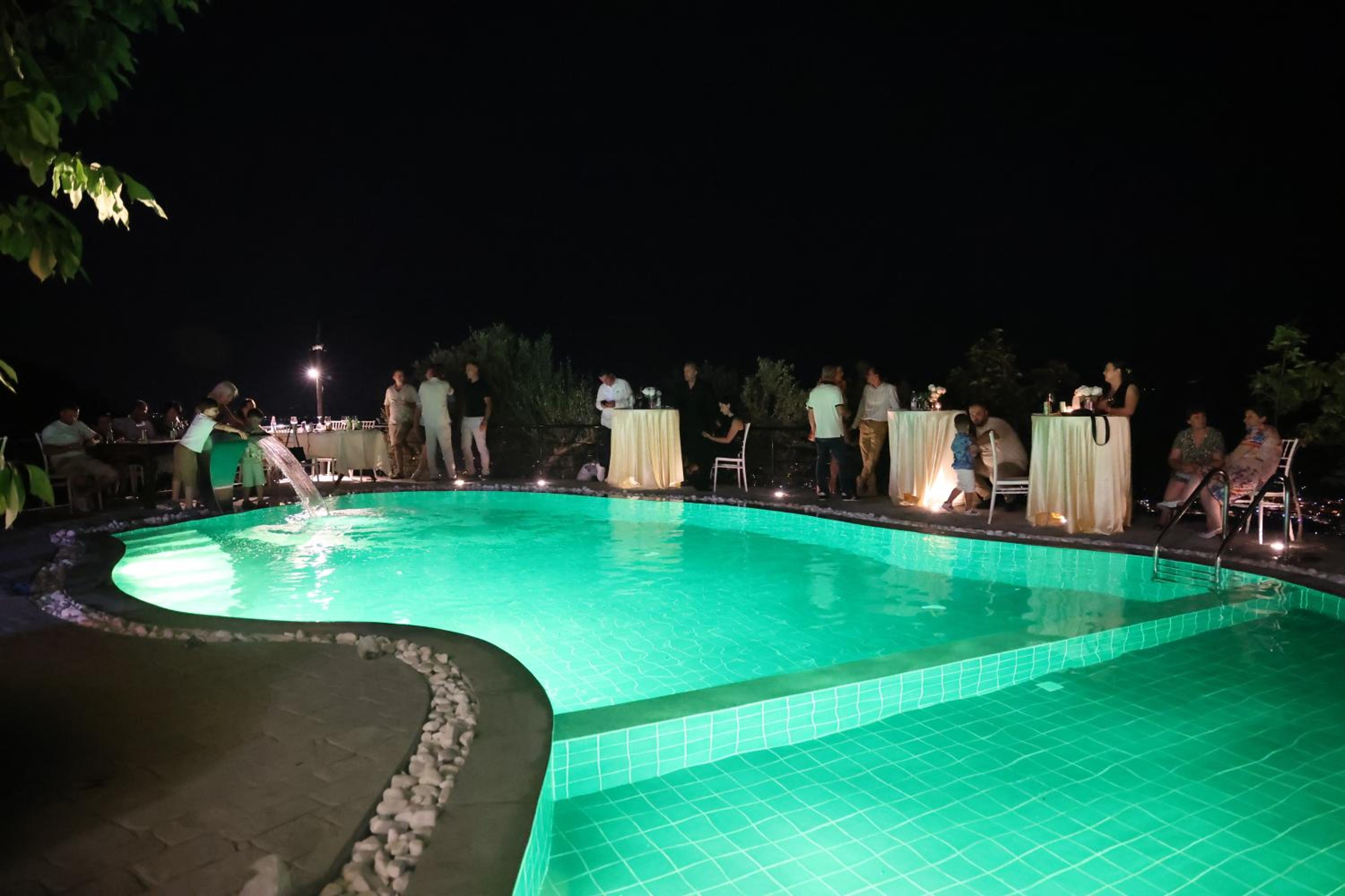 Sunrise House - Swimming Pool