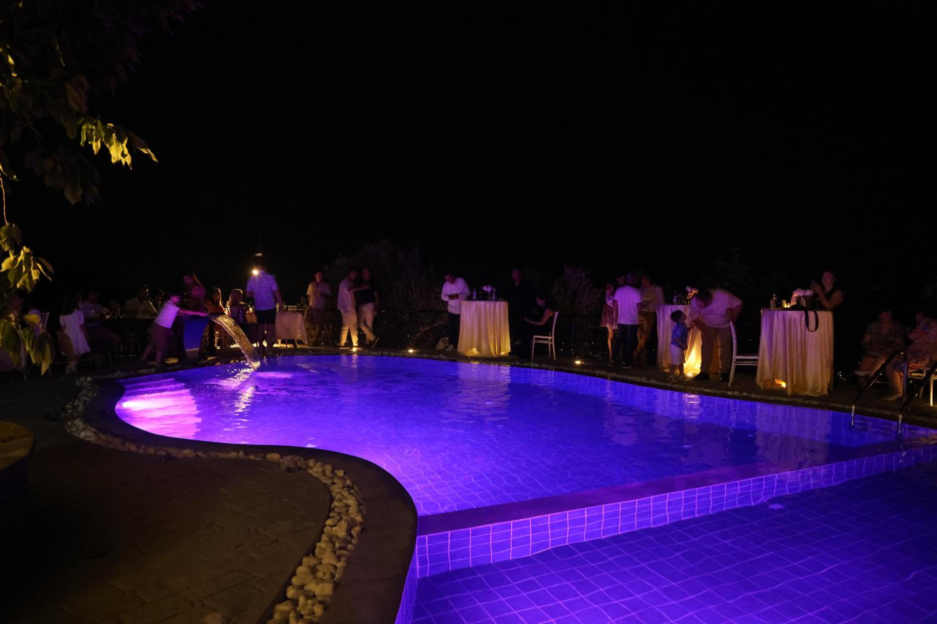 Sunrise House - Swimming Pool